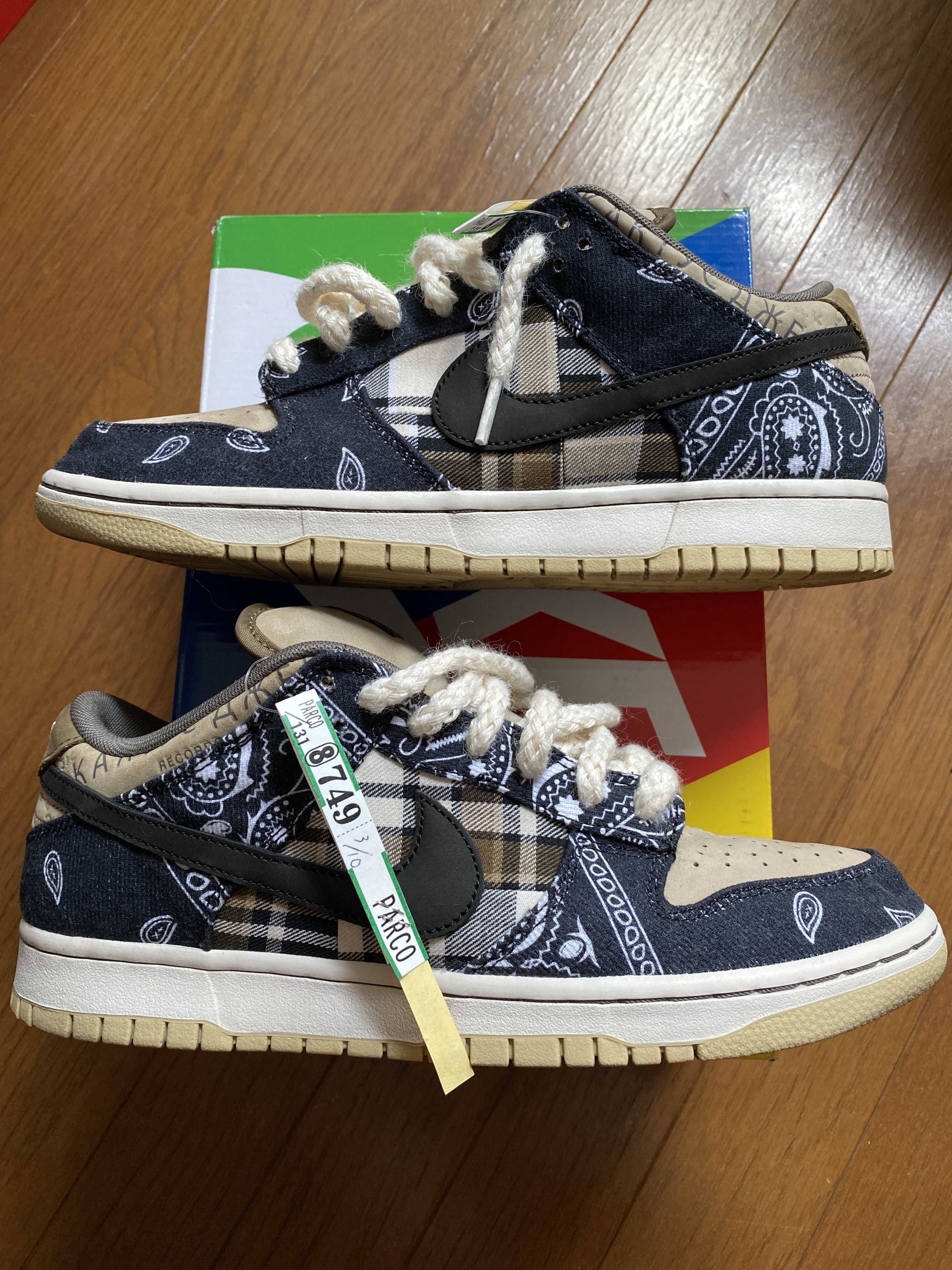 Travis Scott × Nike SB Dunk Low "Black/Parachute Beige"