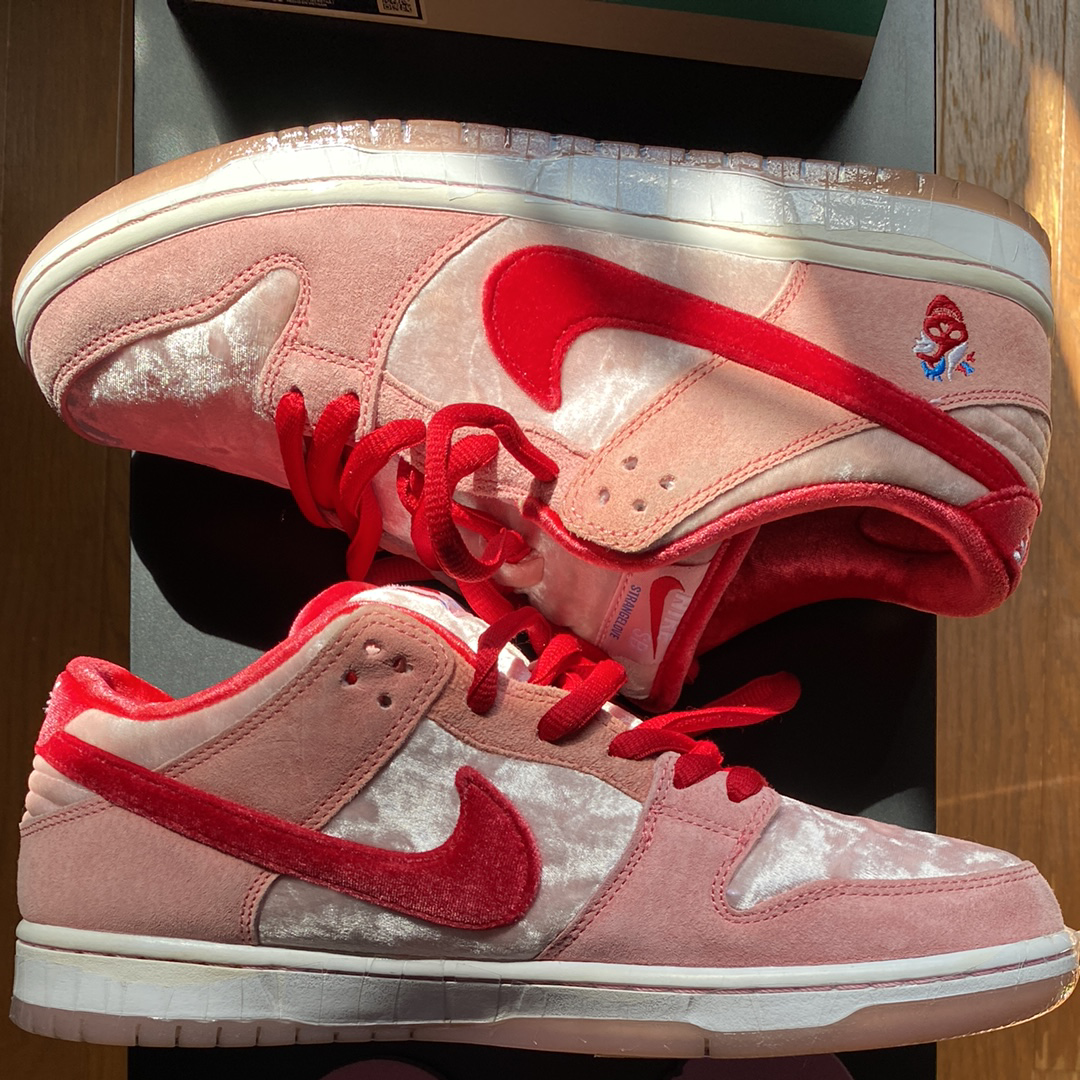 Strangelove × Nike SB Dunk Low "Valentine’s Day"