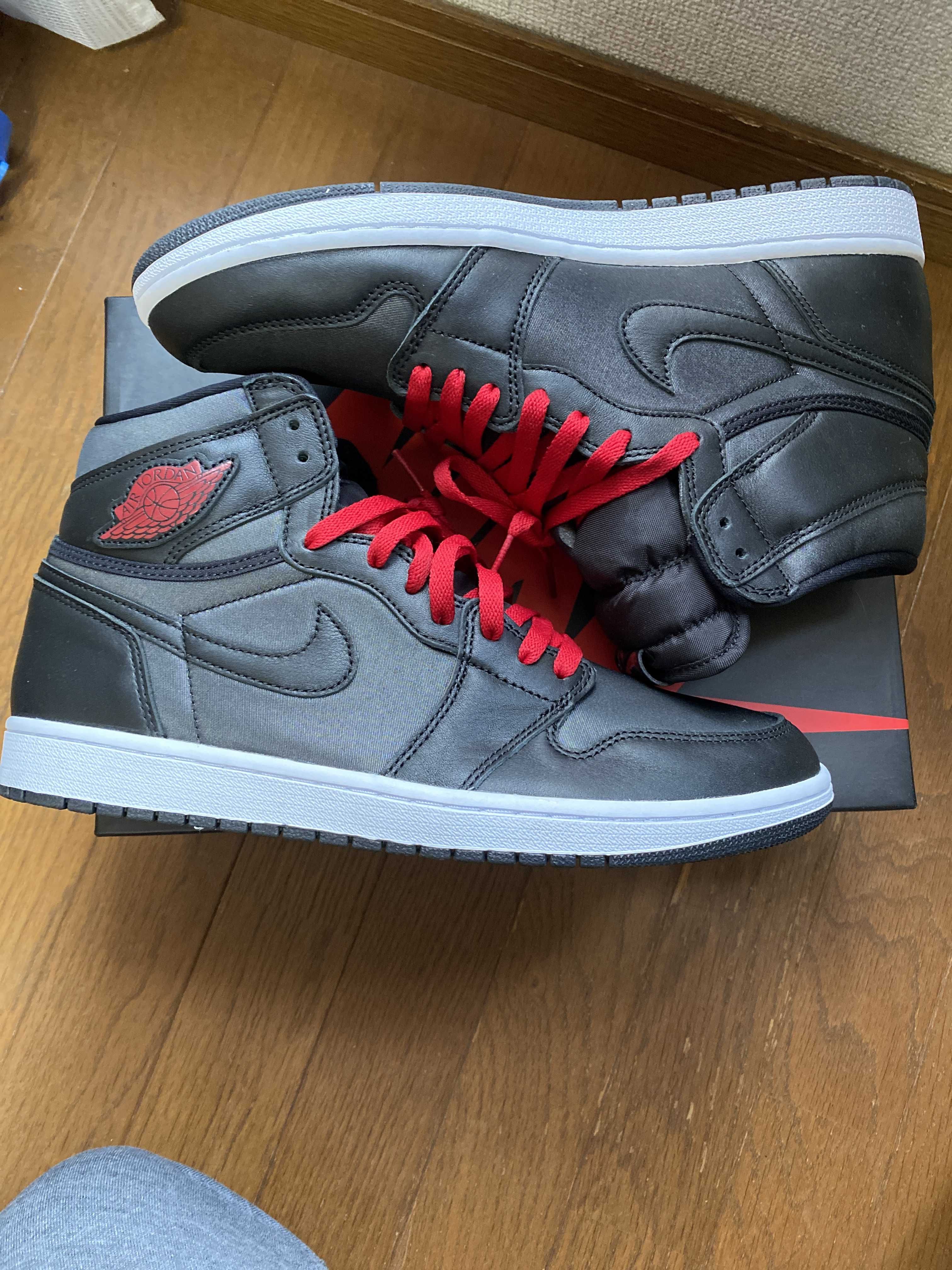 Nike Air Jordan 1 Retro High OG "Black/Metallic Silver/Gym Red"