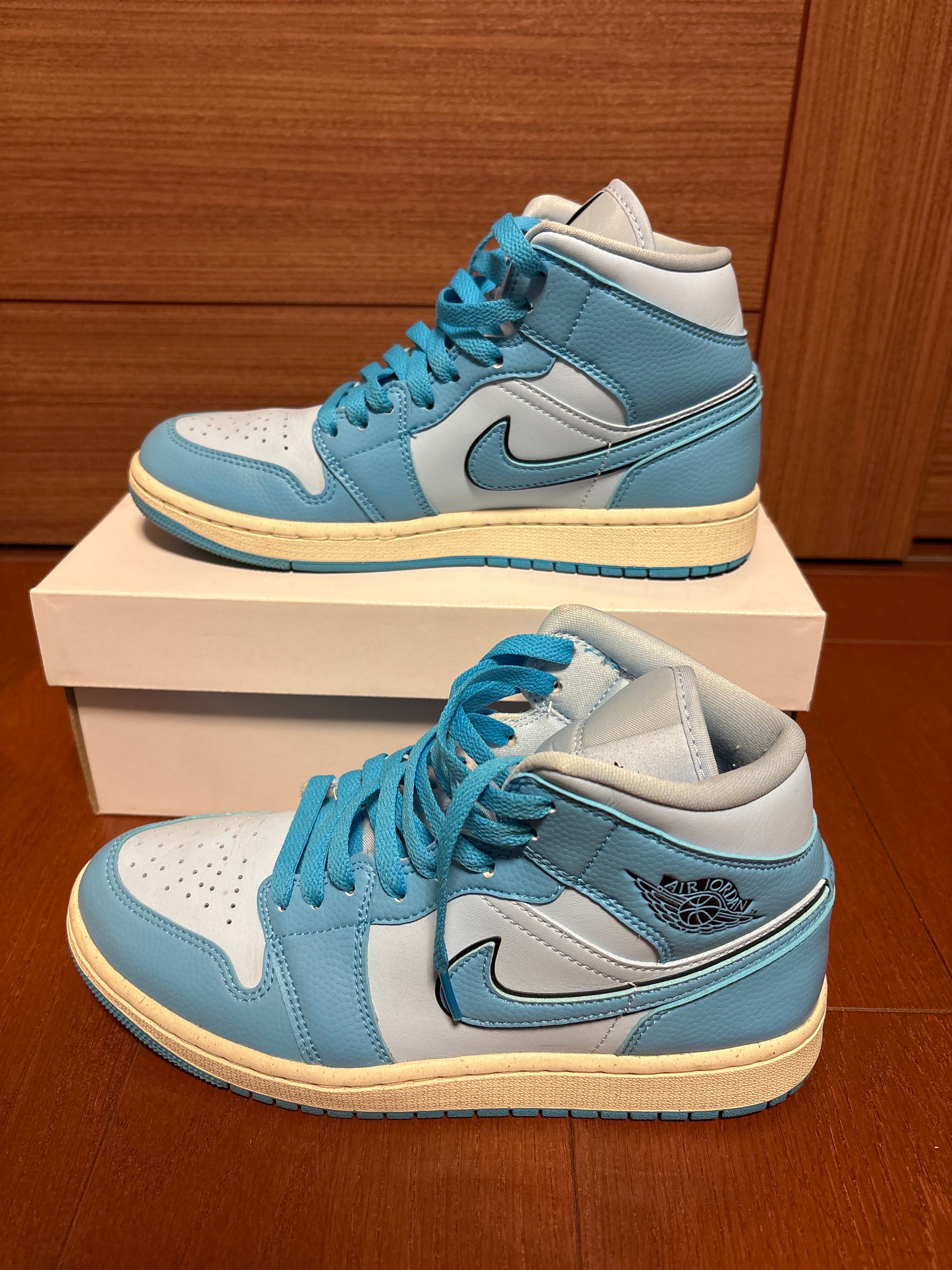 Nike Women's Air Jordan 1 Mid SE "University Blue"