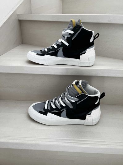 sacai × NIKE BLAZER MID "BLACK/WOLF GREY/WHITE"