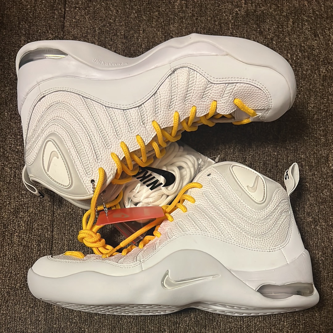シュプリーム × ナイキ エアベイキン "ホワイト/アマリロ"