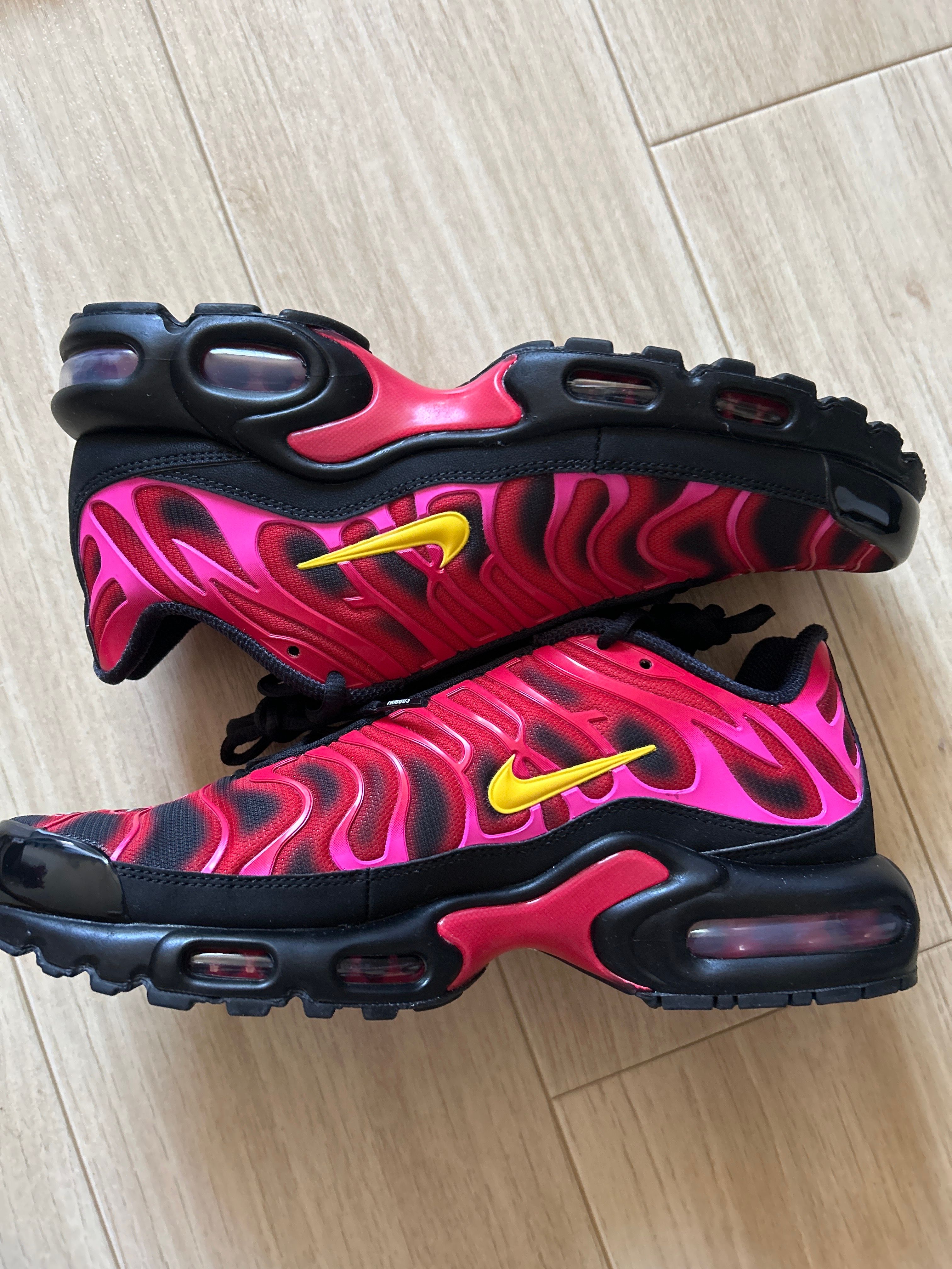 Supreme × Nike Air Max Plus "Hyper Grape"