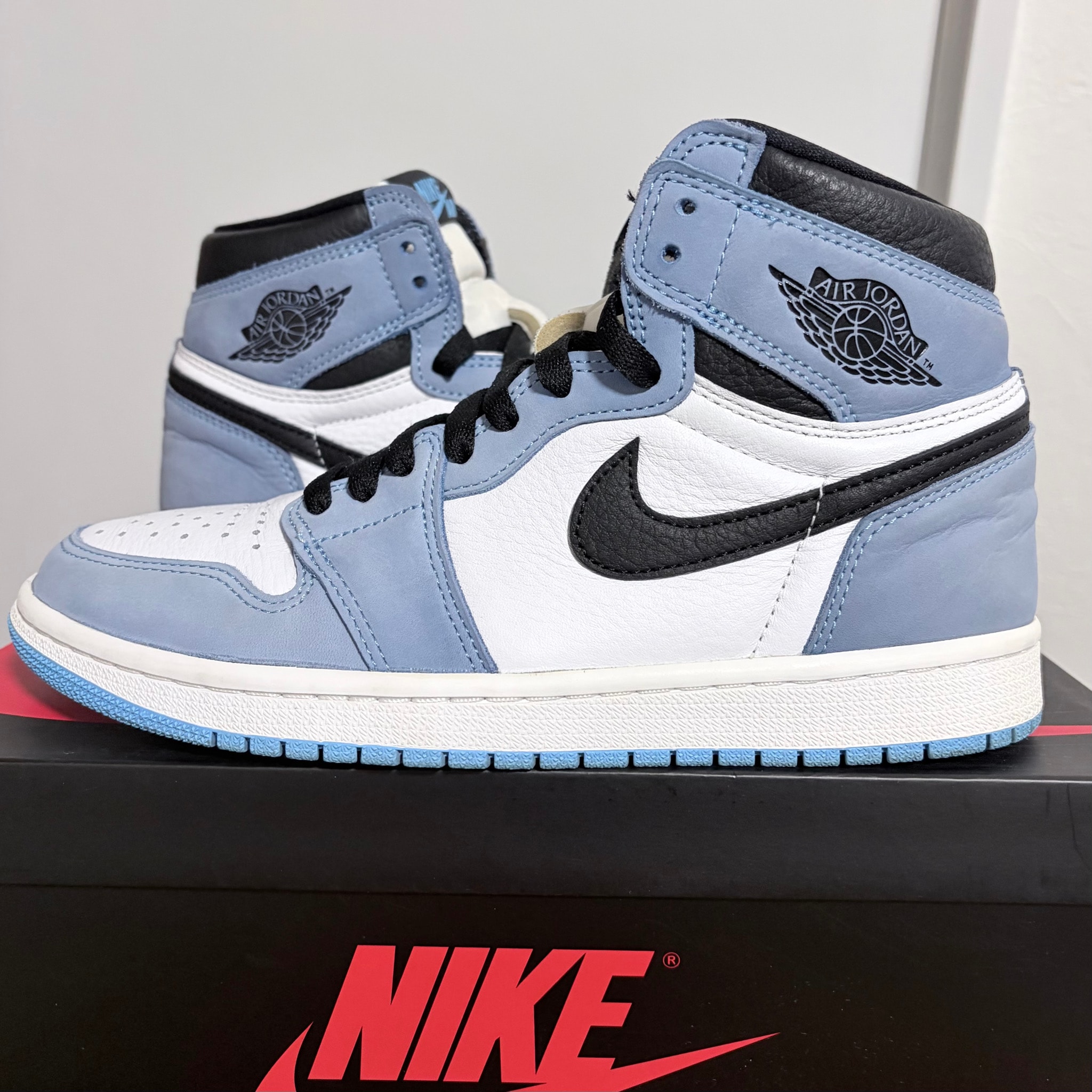 Nike Air Jordan 1 High OG "University Blue"