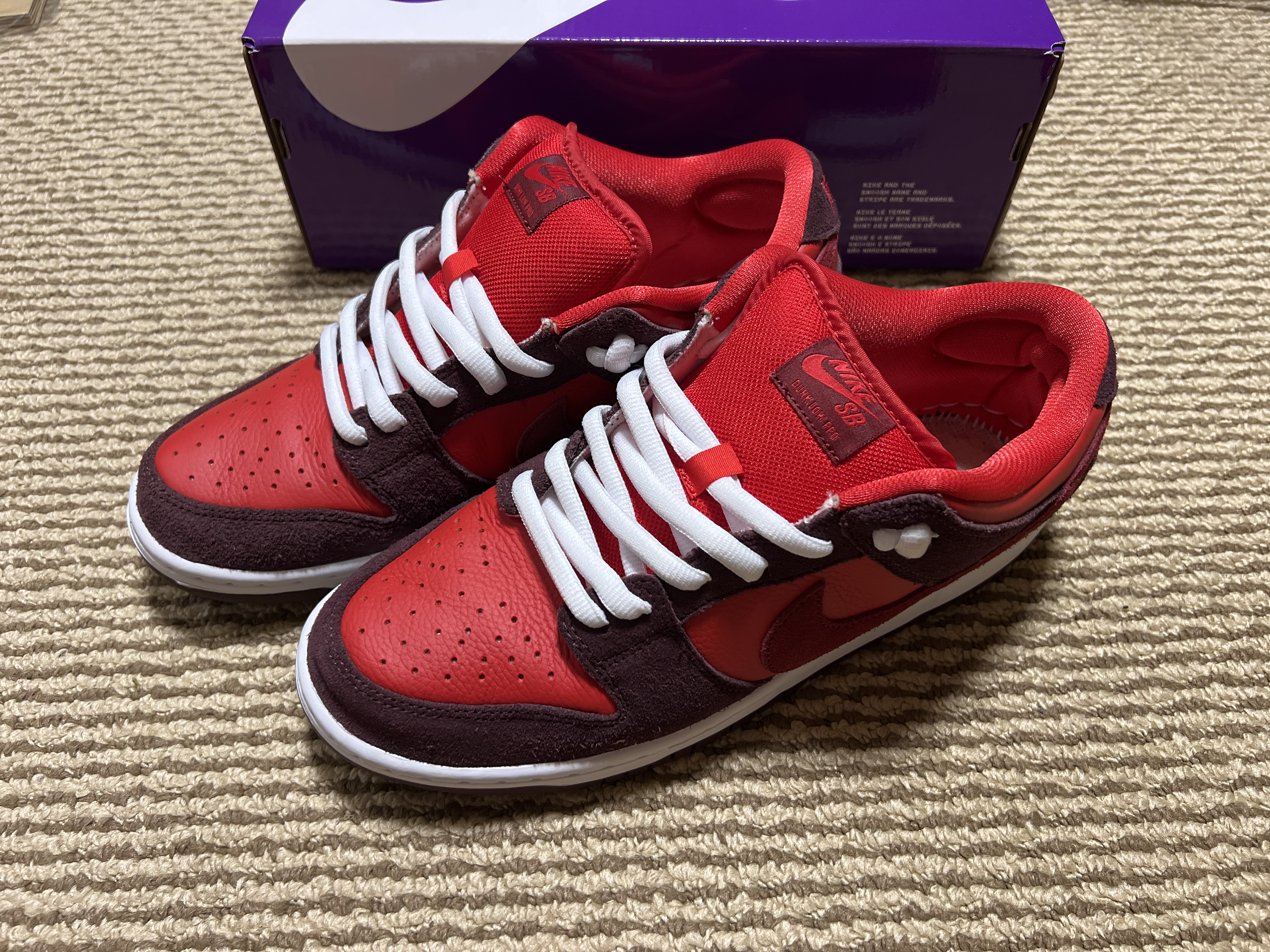 Nike SB Dunk Low "Cherry"