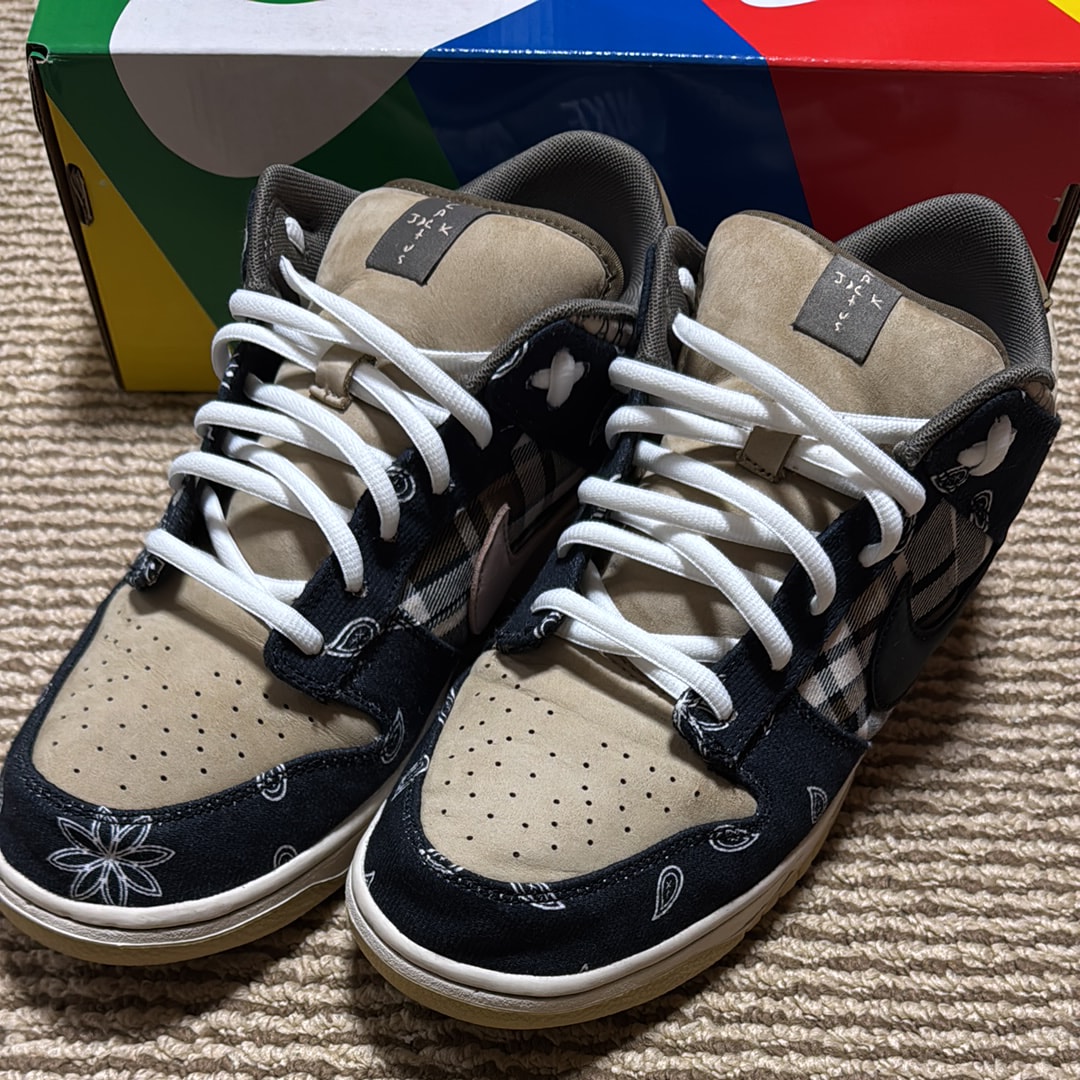 Travis Scott × Nike SB Dunk Low "Black/Parachute Beige"