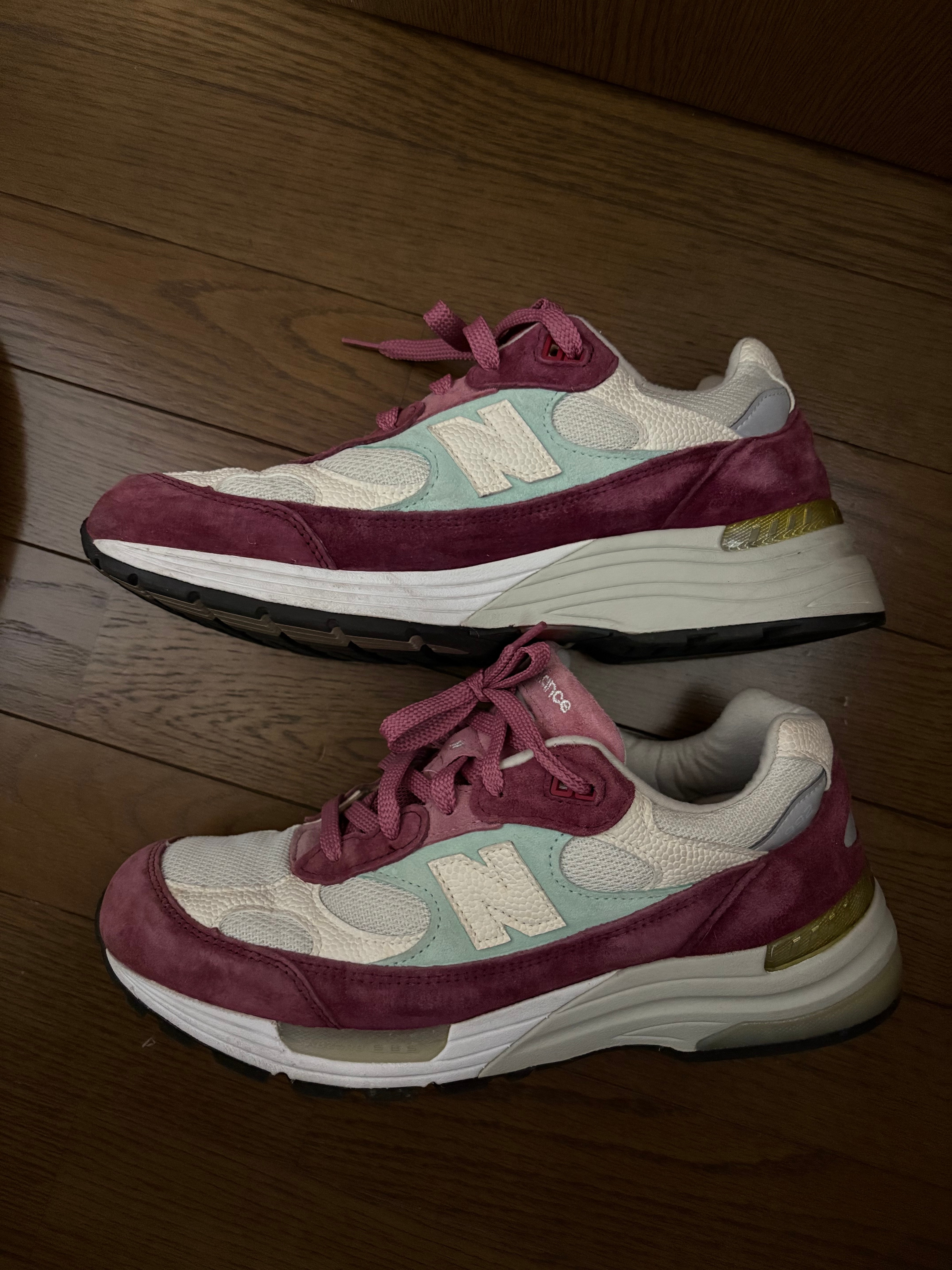 KITH × New Balance 992 Kithmas "Burgundy/White"