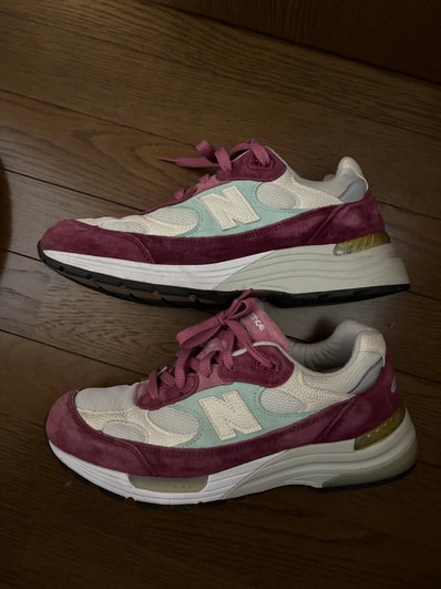 KITH × New Balance 992 Kithmas "Burgundy/White"
