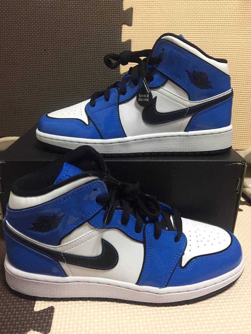 Nike GS Air Jordan 1 Mid SE "Signal Blue"