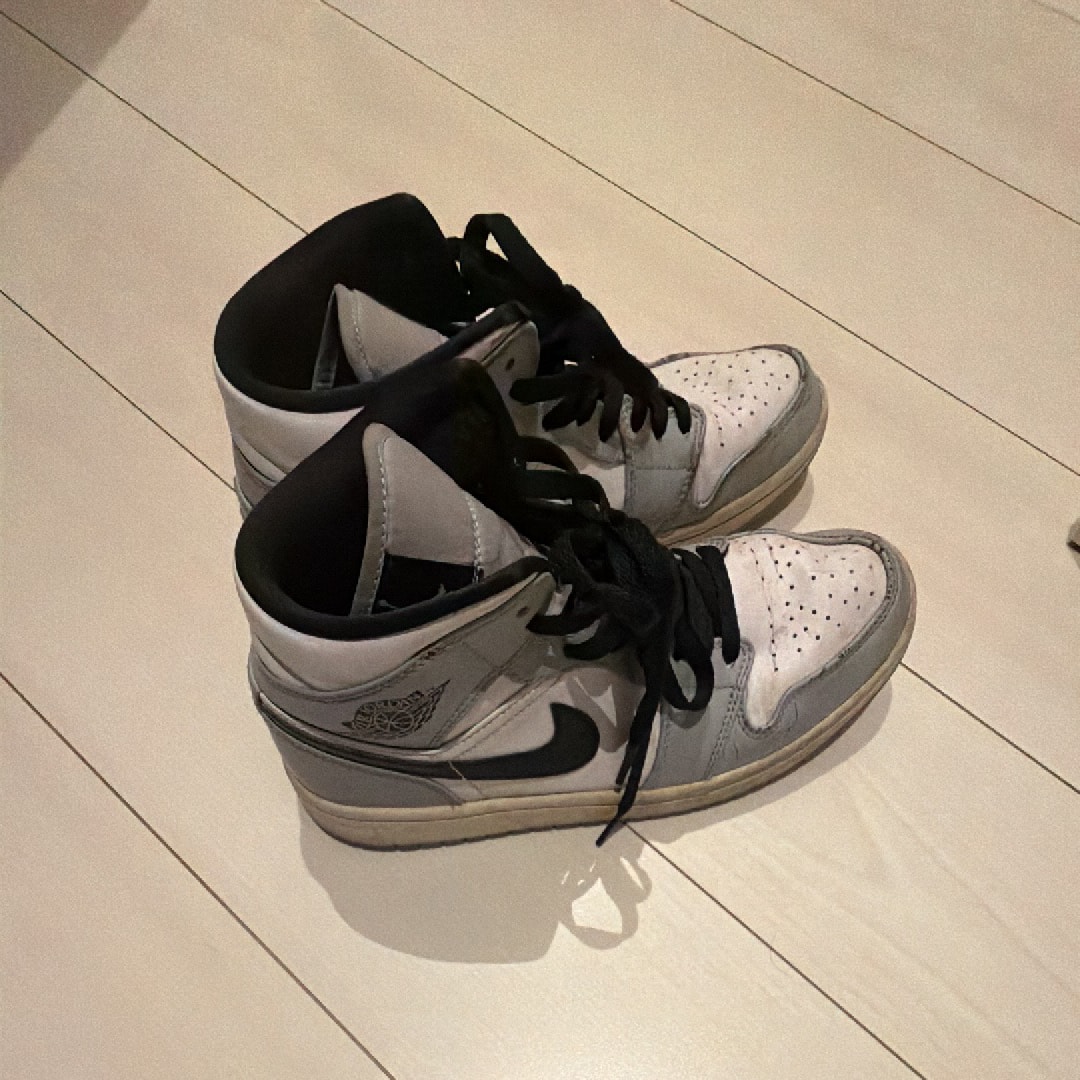 Nike Air Jordan 1 Mid "Light Smoke Grey/White/Black"