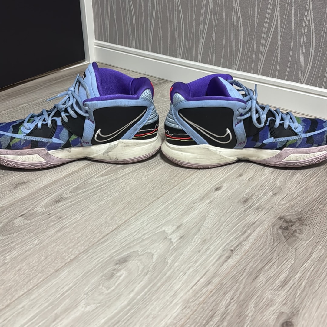Nike Kyrie 8 "Aluminium Black"