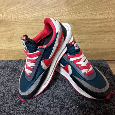 UNDERCOVER × sacai × Nike LD Waffle "Midnight Spruce/Pale Ivory-Dark Grey-University Red"