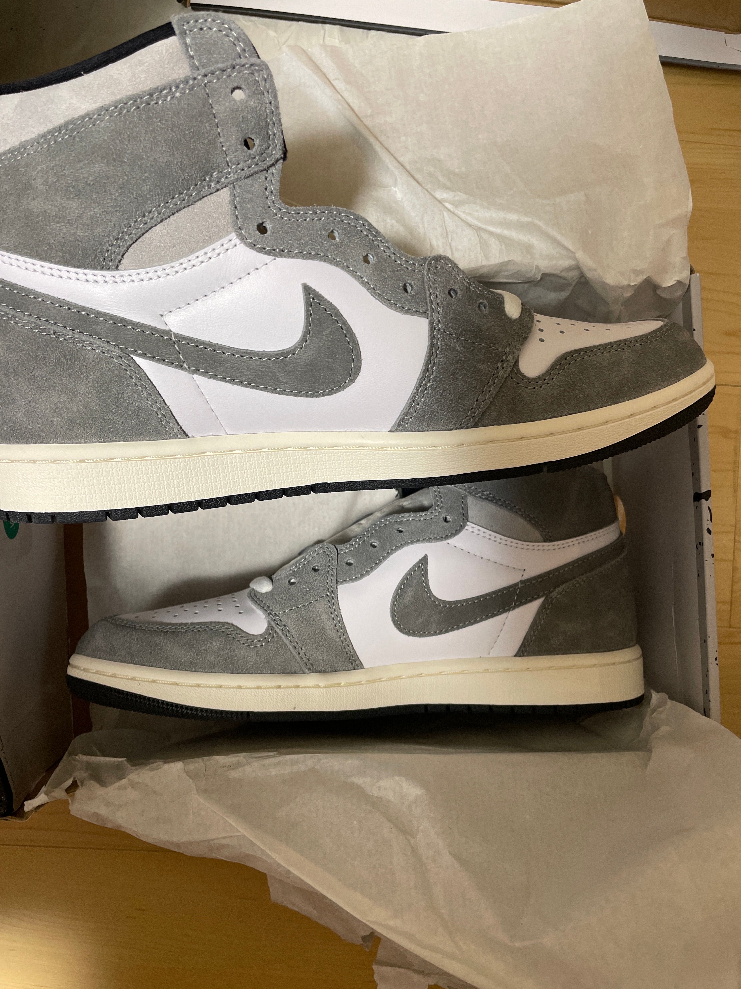 Nike Air Jordan 1 Retro High OG "Black and Smoke Grey"