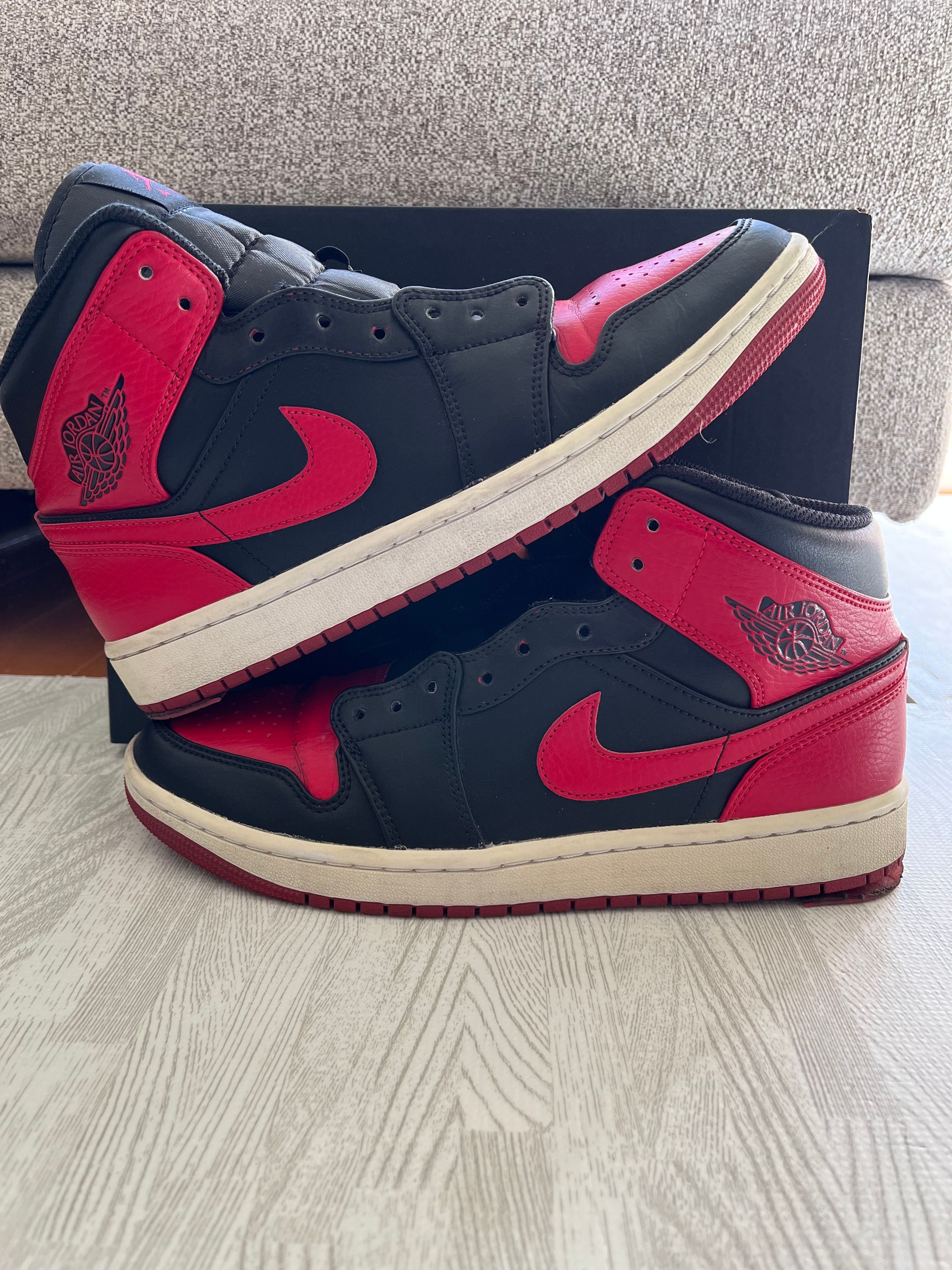 Nike Air Jordan 1 Mid "Bred"