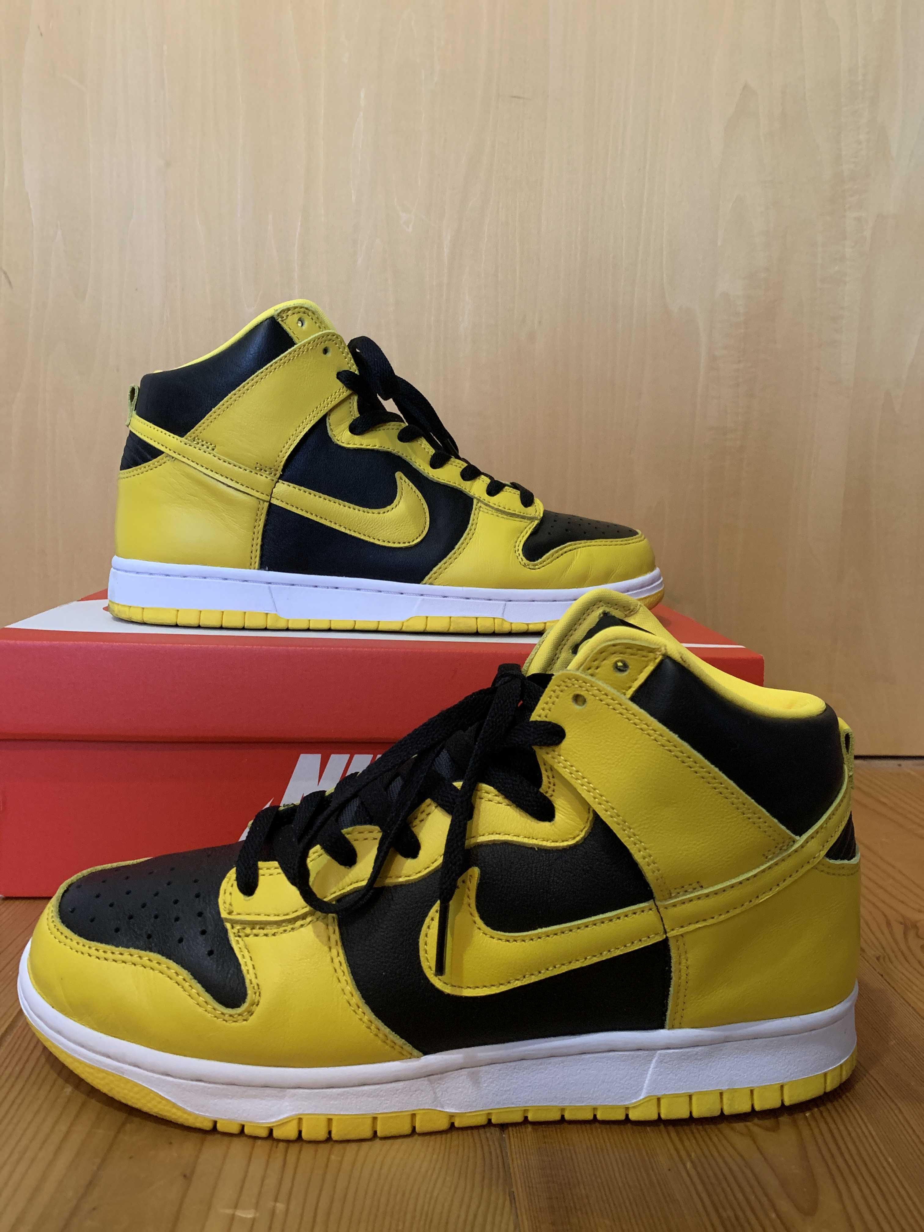 Nike Dunk High "Black/Varsity Maize"