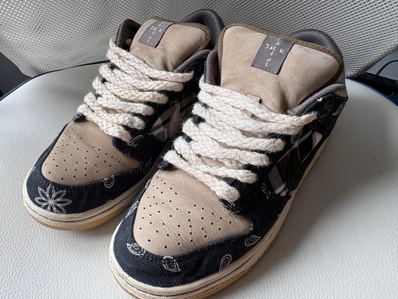 Travis Scott × Nike SB Dunk Low "Black/Parachute Beige"