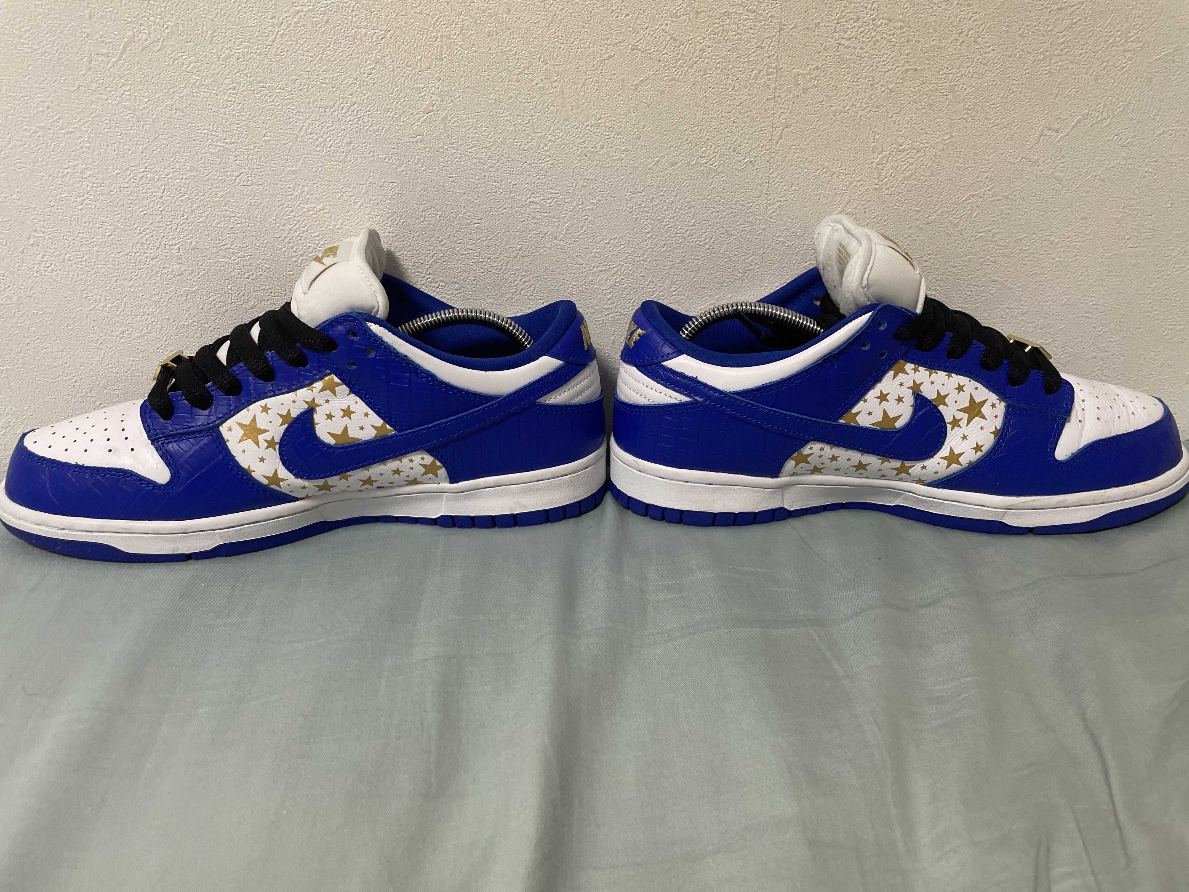 Supreme × Nike SB Dunk Low OG QS Gold Stars "White/Hyper Blue"