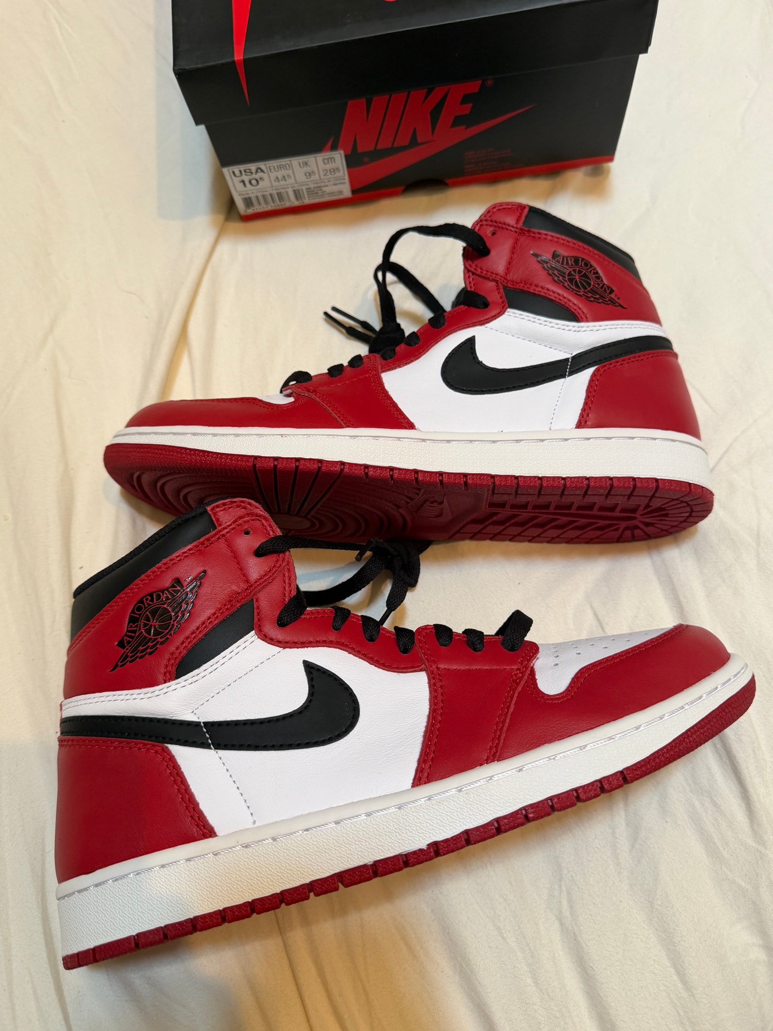 Nike Air Jordan 1 Retro High "Chicago" (2015)