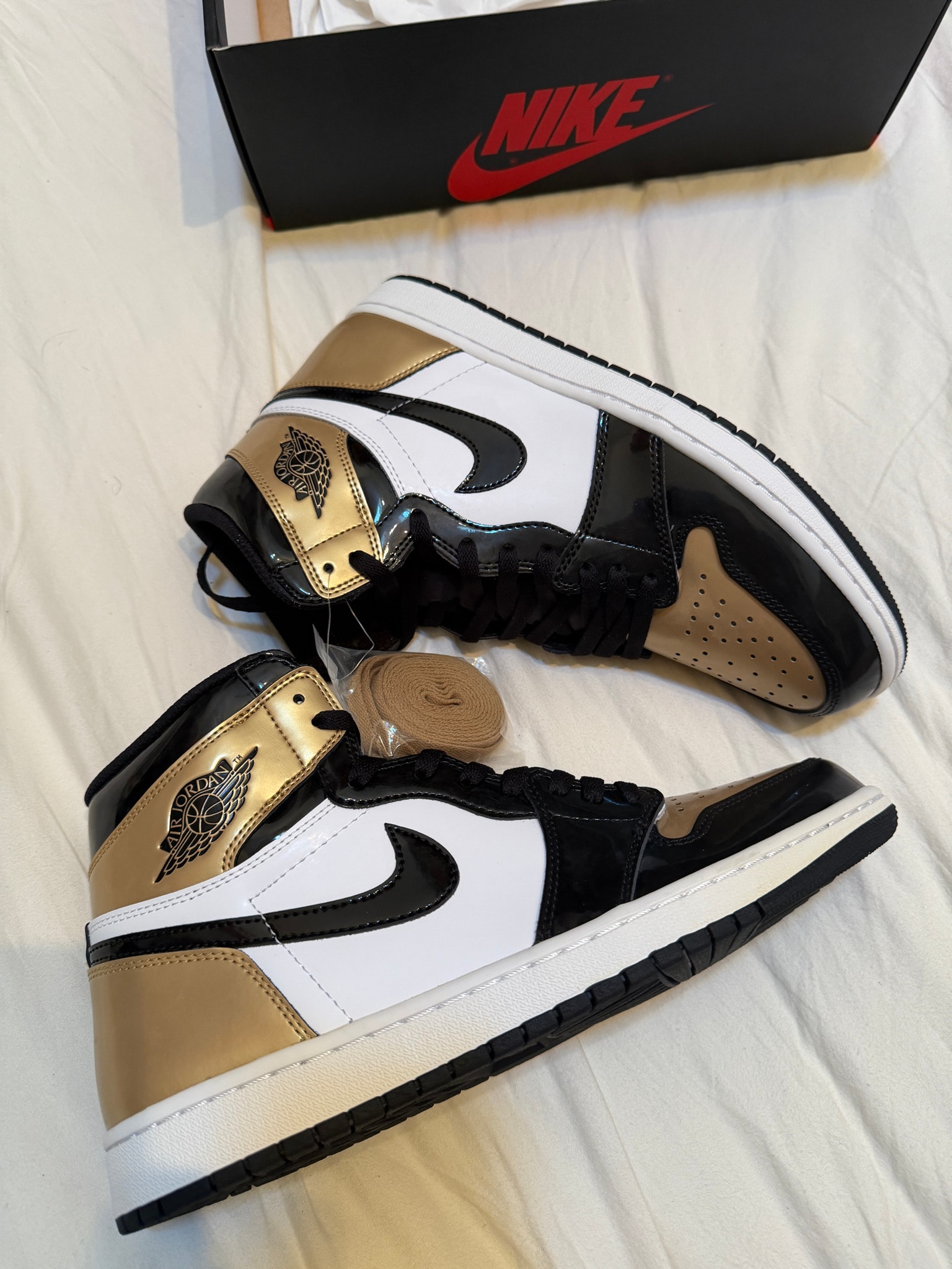 Nike Air Jordan 1 Retro High OG NRG "Gold Toe"