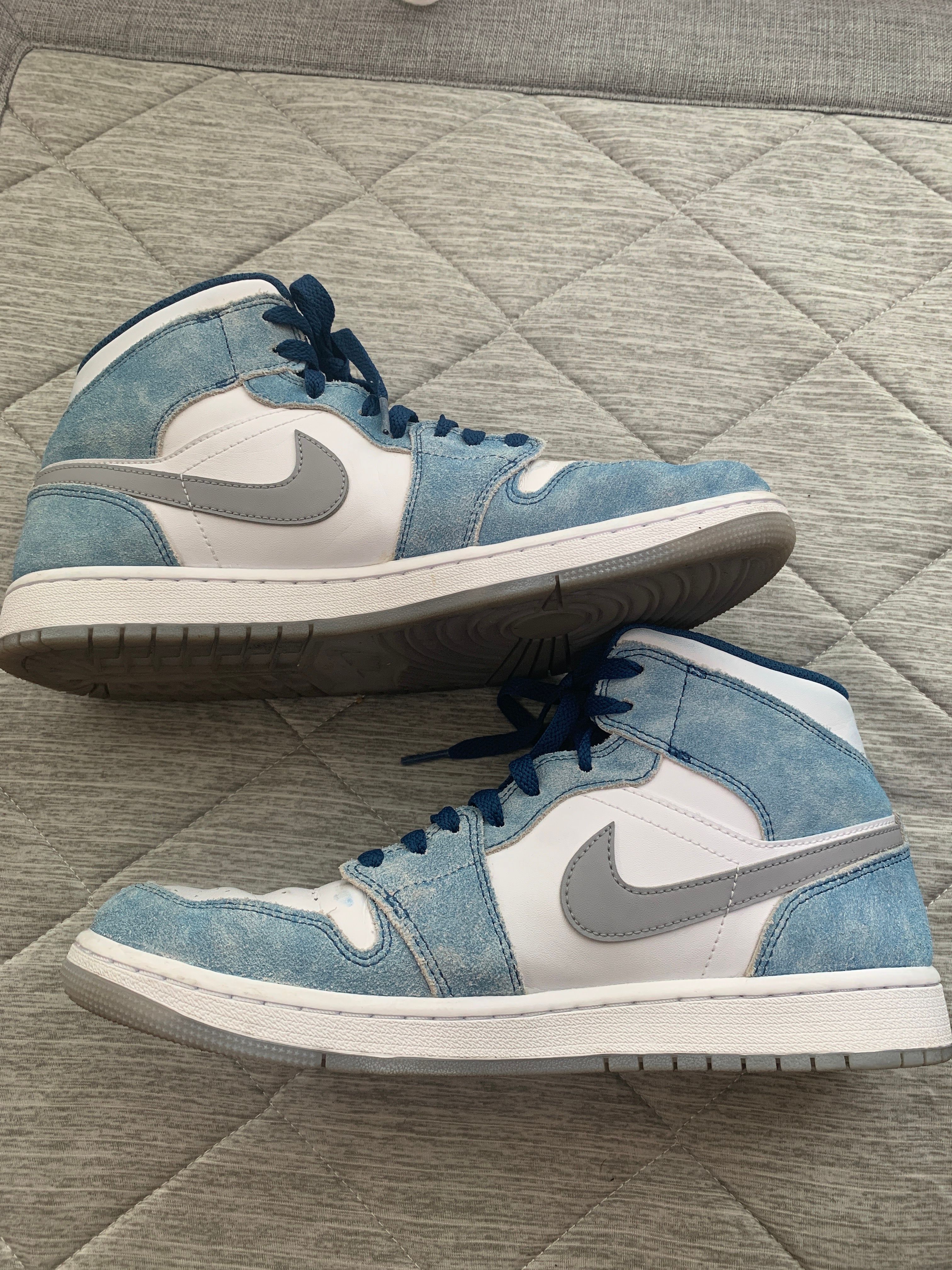 Nike Air Jordan 1 Mid SE "White/Hyper Royal/Red"