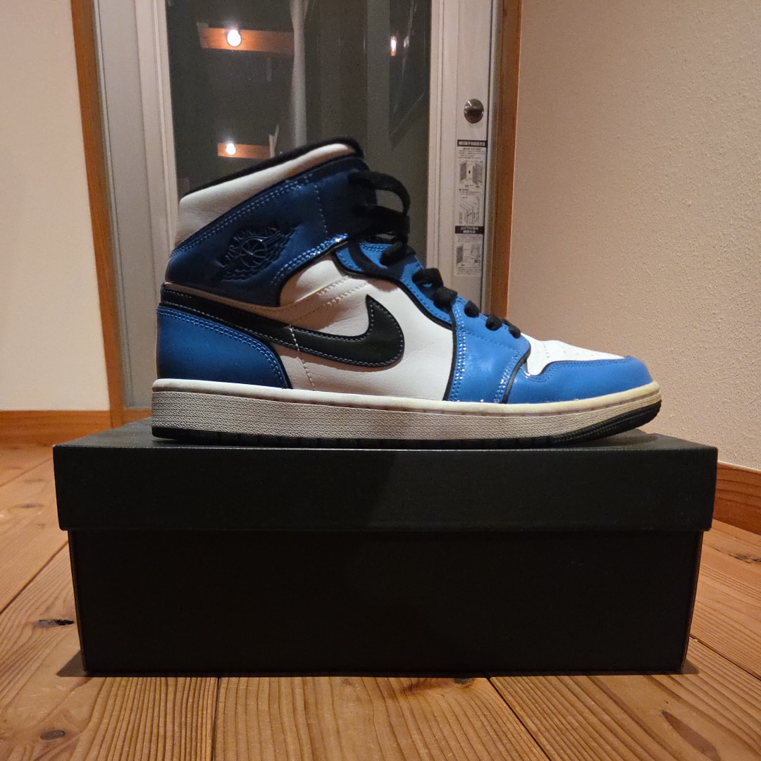 Nike Air Jordan 1 Mid SE "Signal Blue"