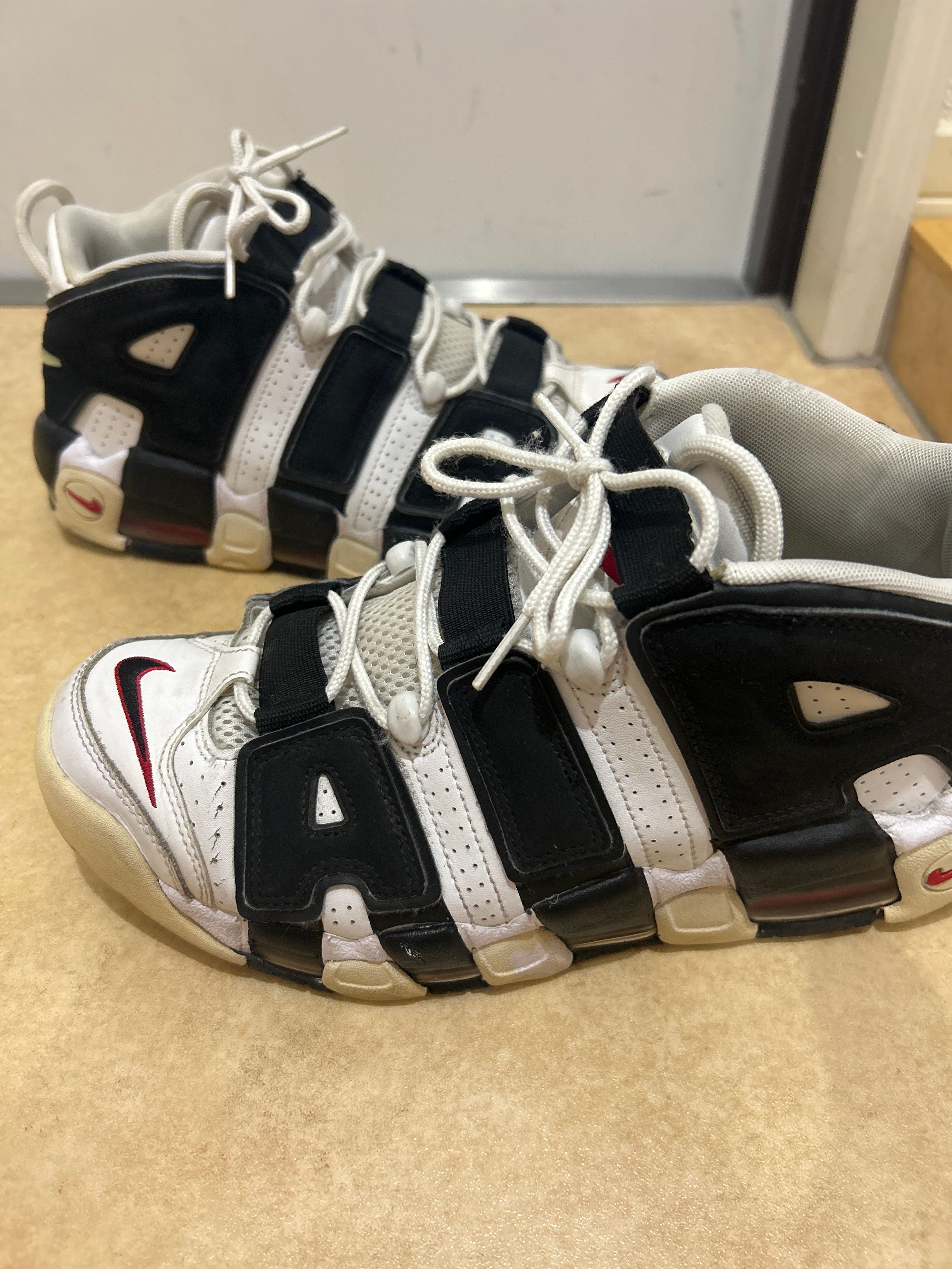 NIKE AIR MORE UPTEMPO "WHITE/BLACK/UNIVERSITY RED"(2020)