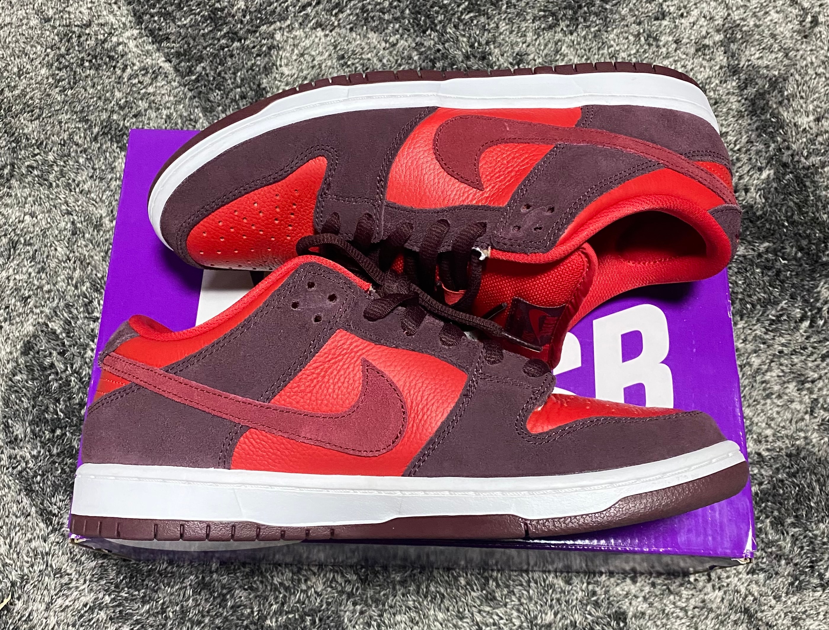 Nike SB Dunk Low "Cherry"
