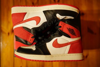 NIKE AIR JORDAN 1 RETRO HIGH "TRACK RED"