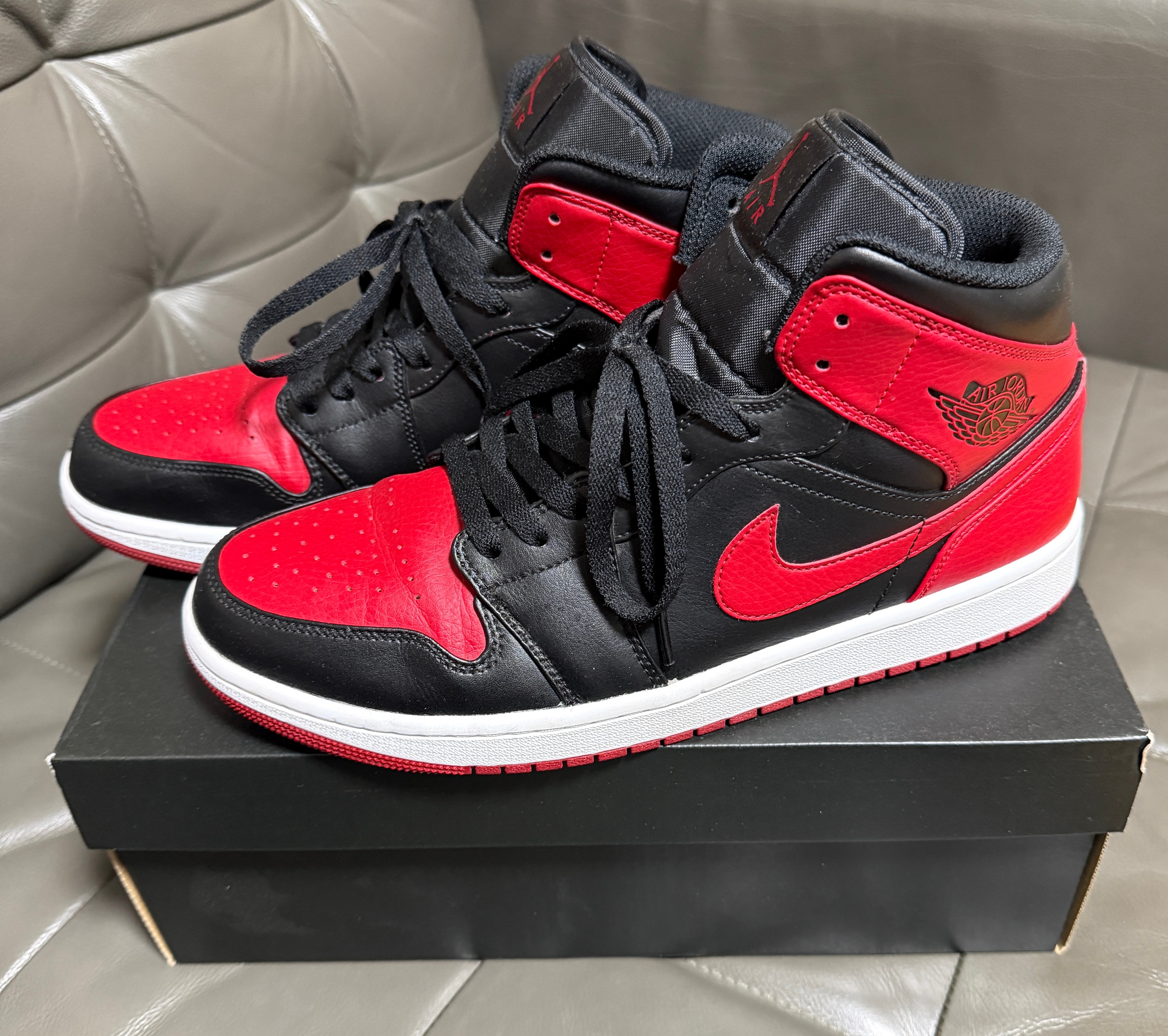 Nike Air Jordan 1 Mid "Bred"
