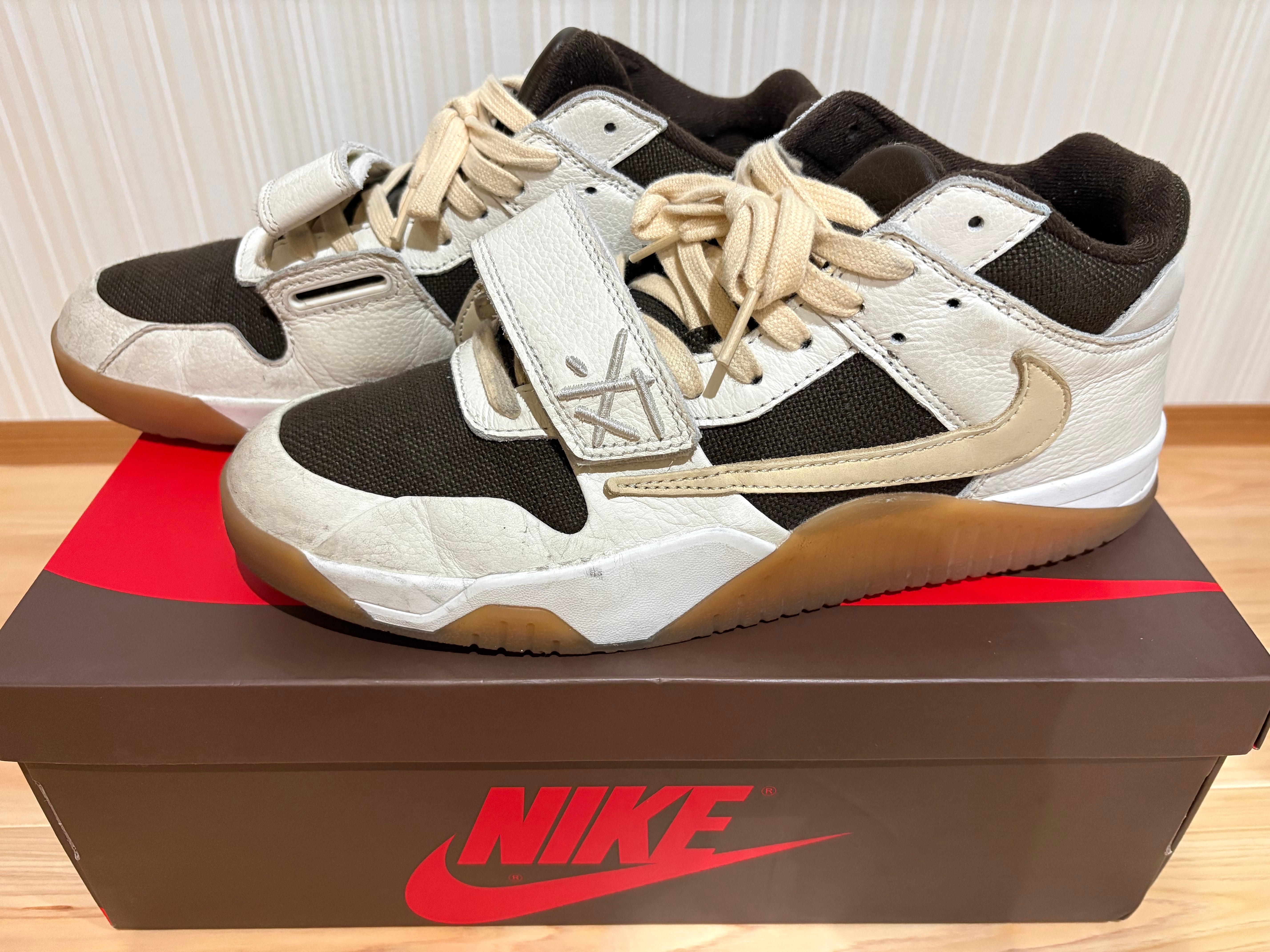 トラヴィススコット × ナイキ ジョーダン ジャンプマンジャック TR "セイル アンド ダークモカ"