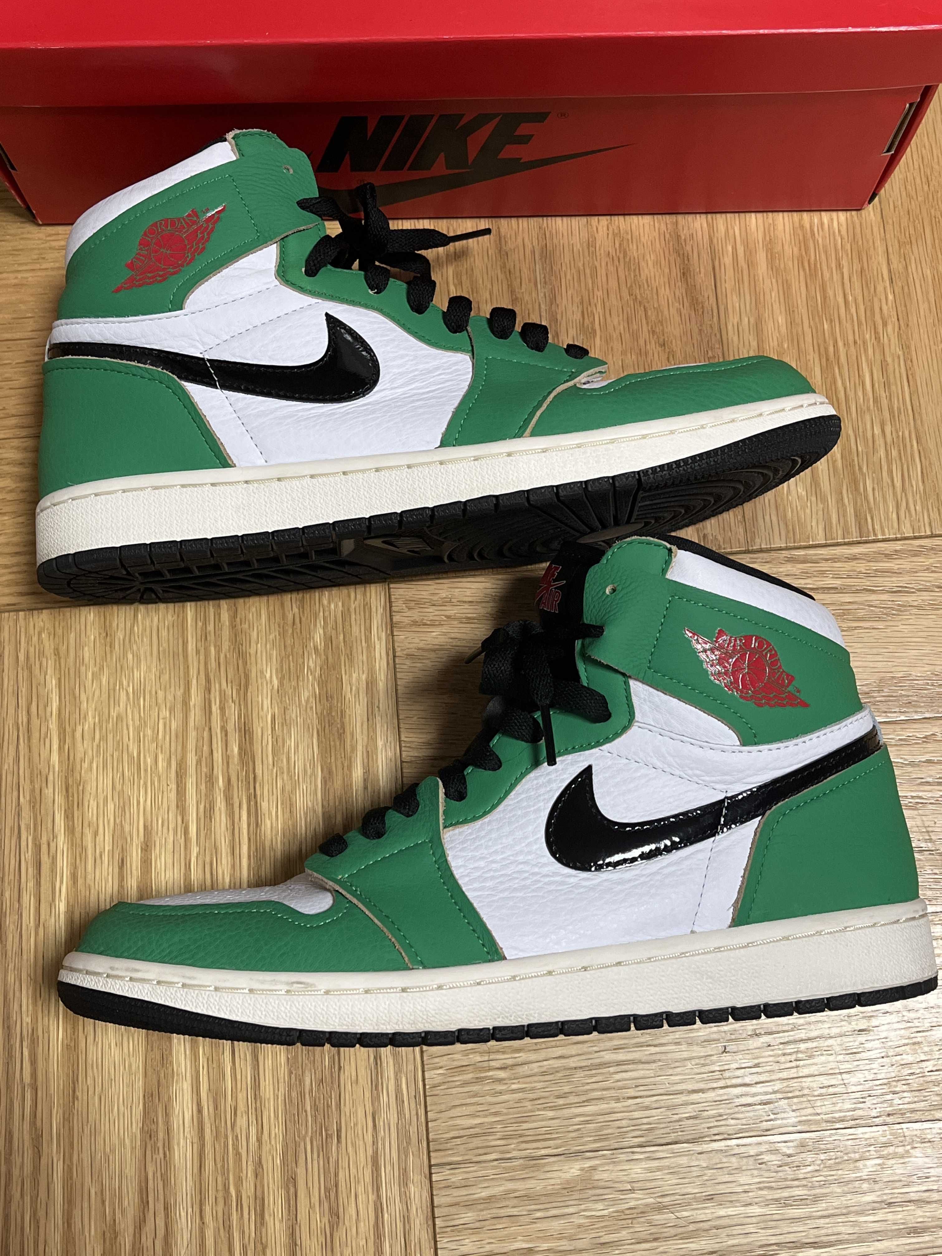 Nike Women's Air Jordan 1 High OG "Lucky Green/White-Sail-Black"   