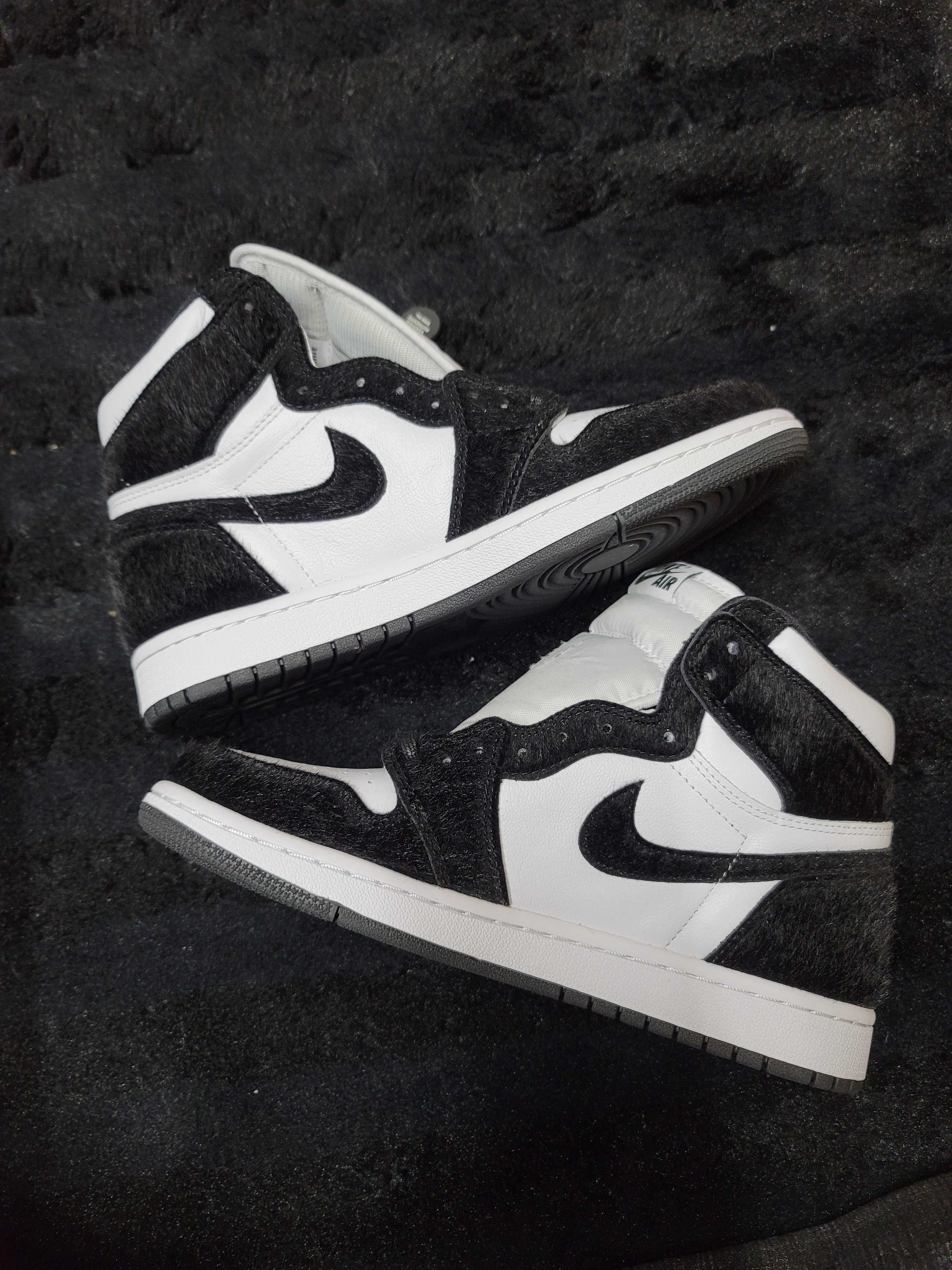 Nike Women's Air Jordan 1 Retro High OG "Black/White"