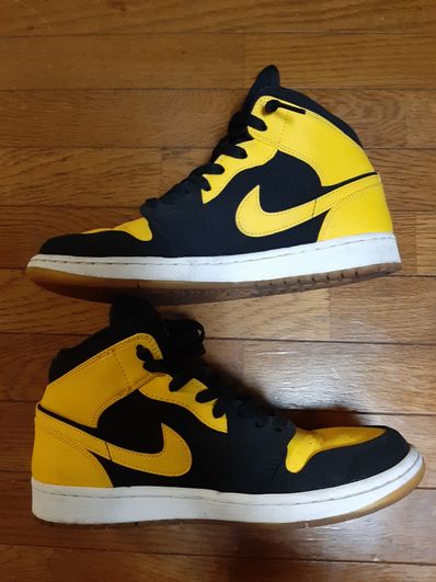 Nike Air Jordan 1 Retro Mid "New Love" (2017)