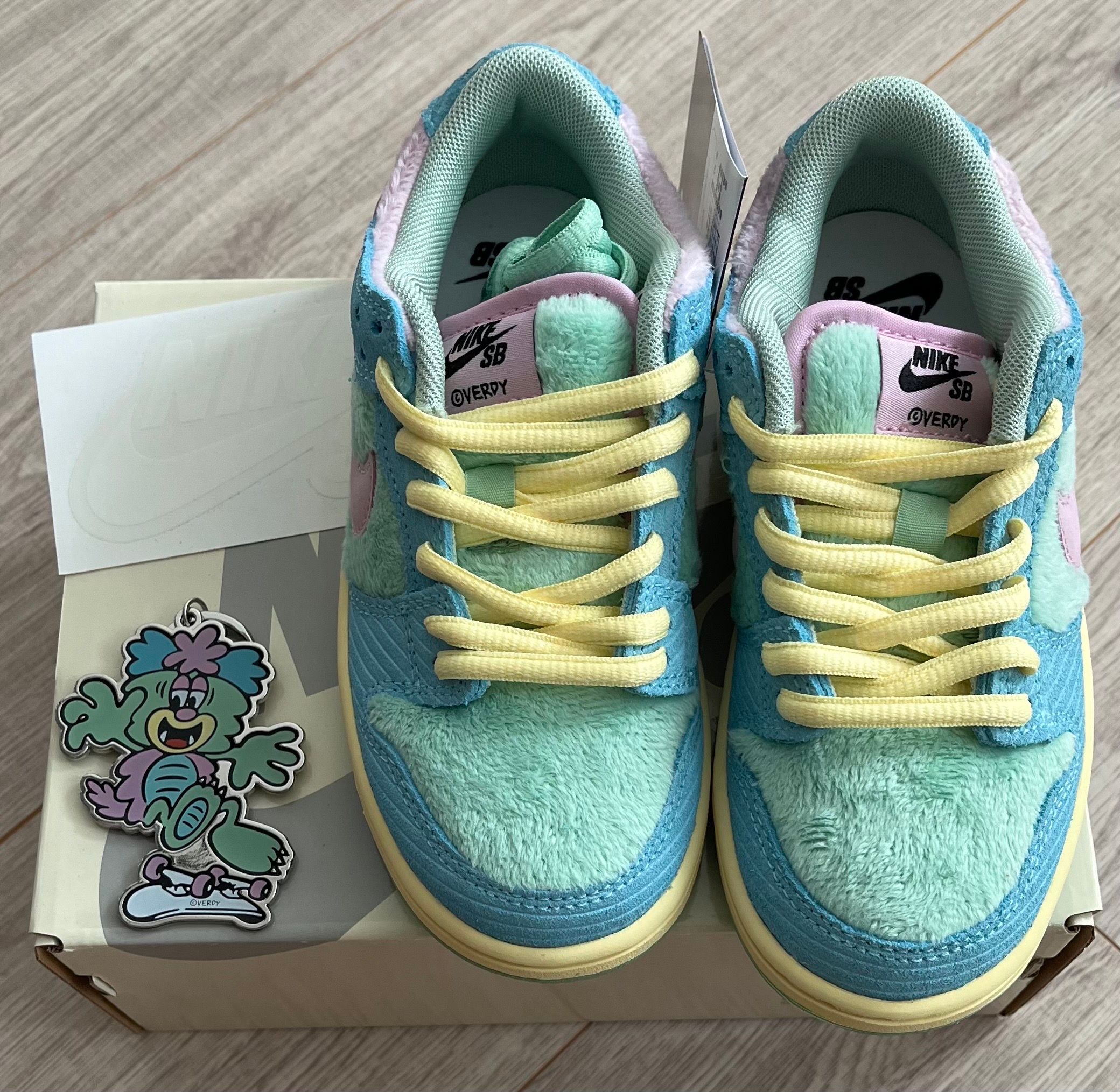 VERDY × Nike SB Dunk Low Pro QS "Visty/Blue Gaze and Enamel Green"