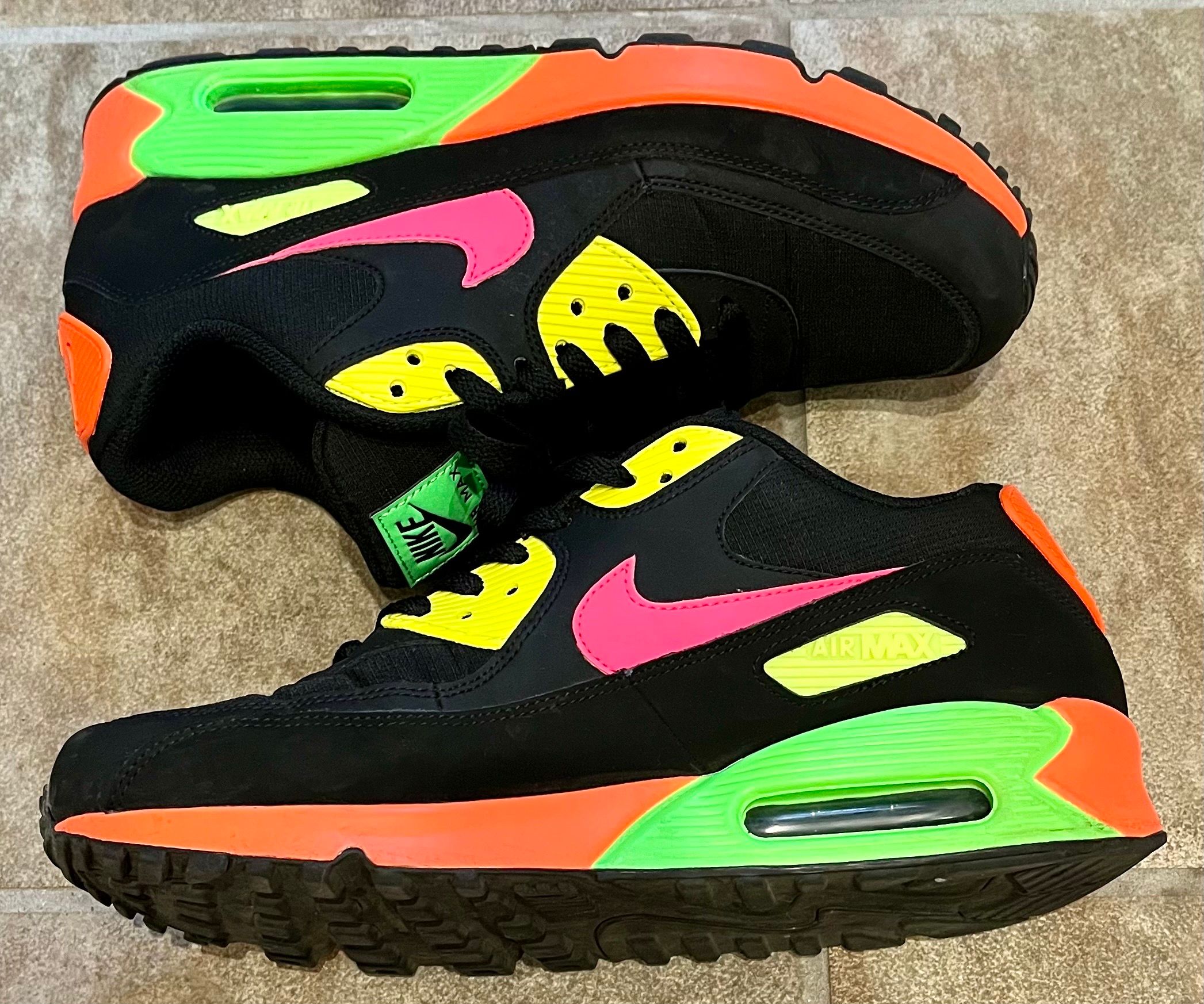 NIKE AIR MAX 90 "TOKYO NEON"