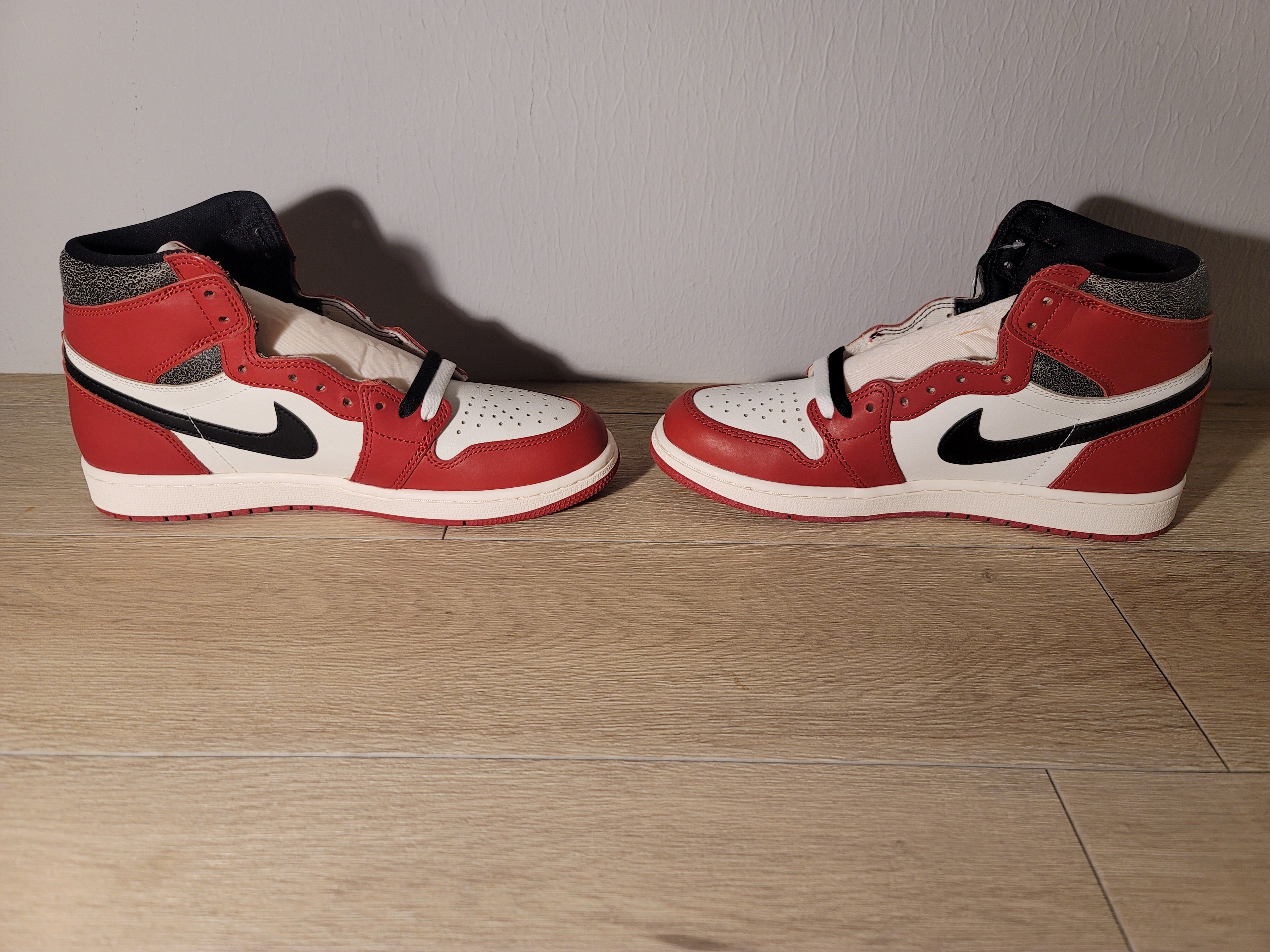 Nike Air Jordan 1 High OG "Lost & Found/Chicago"