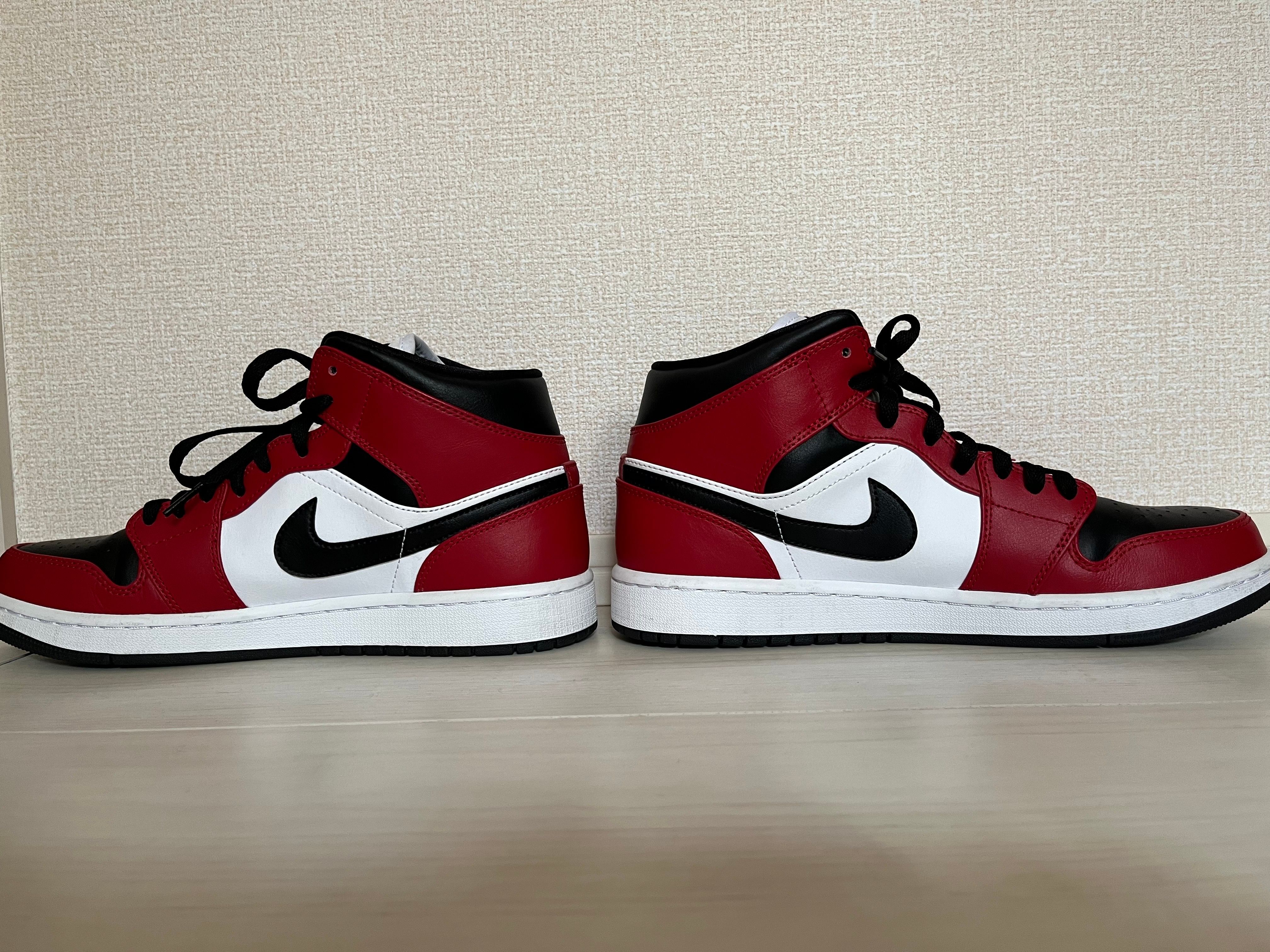 Nike Air Jordan 1 Mid "Chicago Black Toe"