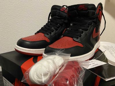 Nike Air Jordan 1 Retro High OG "Bred/Banned" (2016)