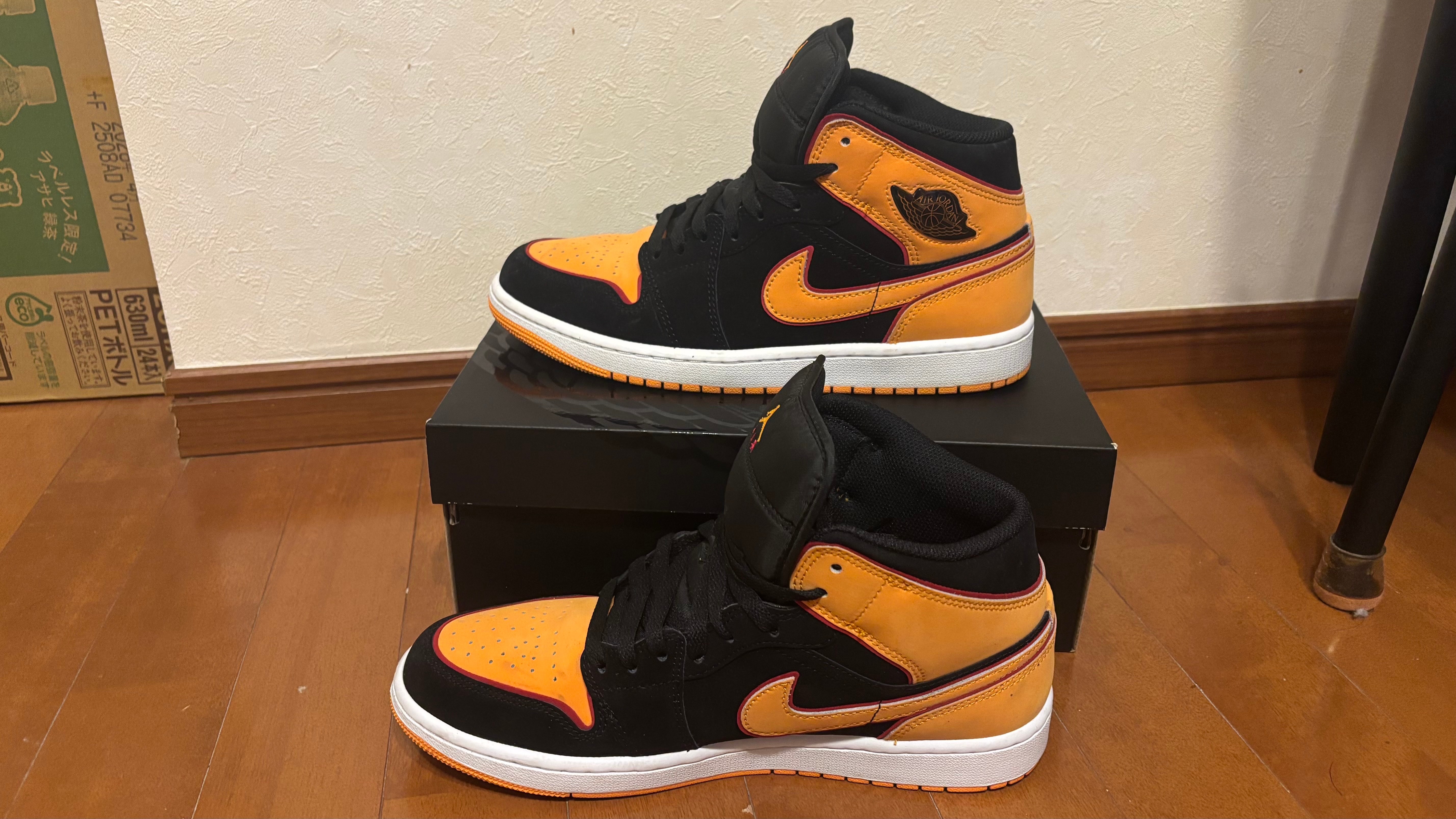Nike Air Jordan 1 Mid SE "Vivid Orange"
