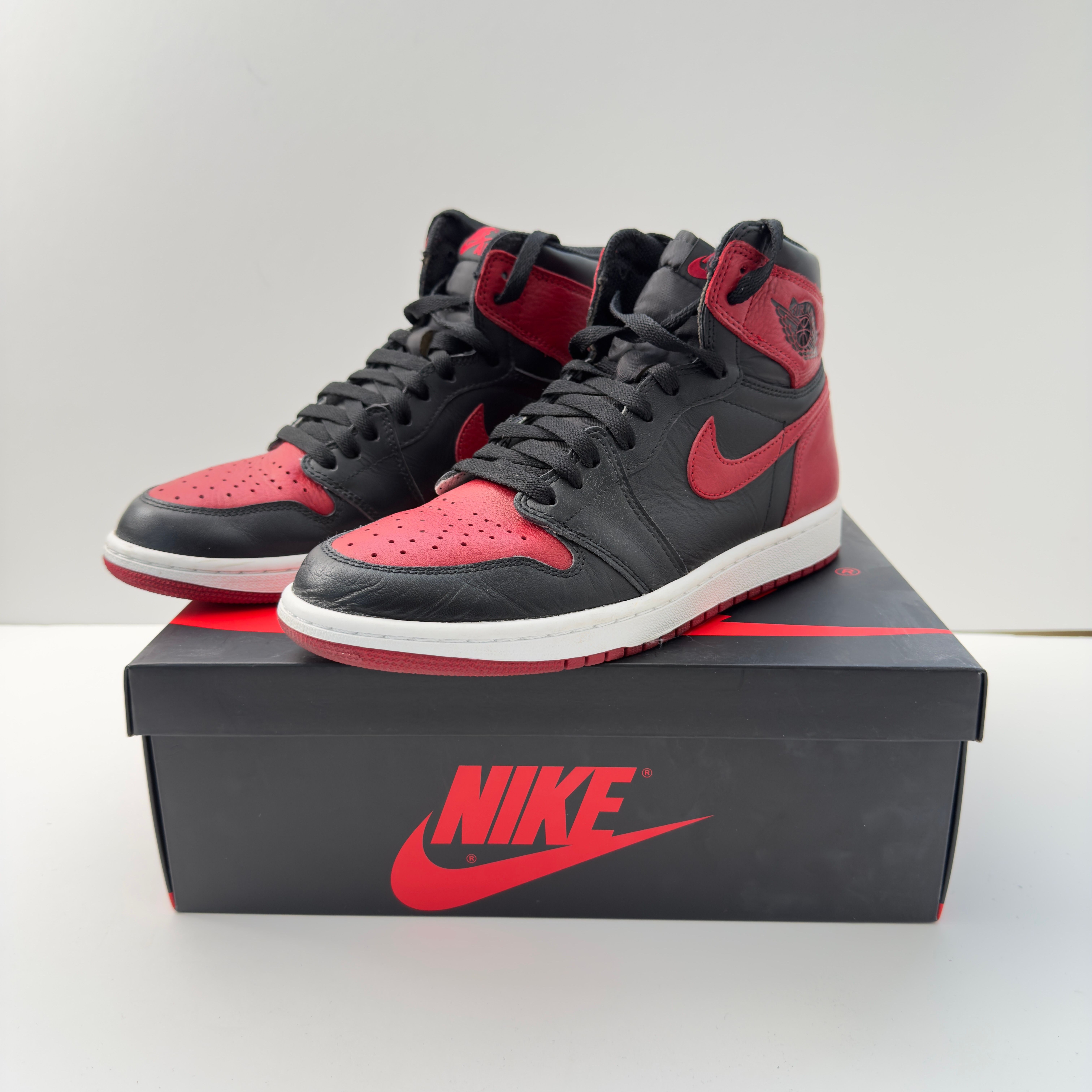 Nike Air Jordan 1 Retro High OG "Bred/Banned" (2016)