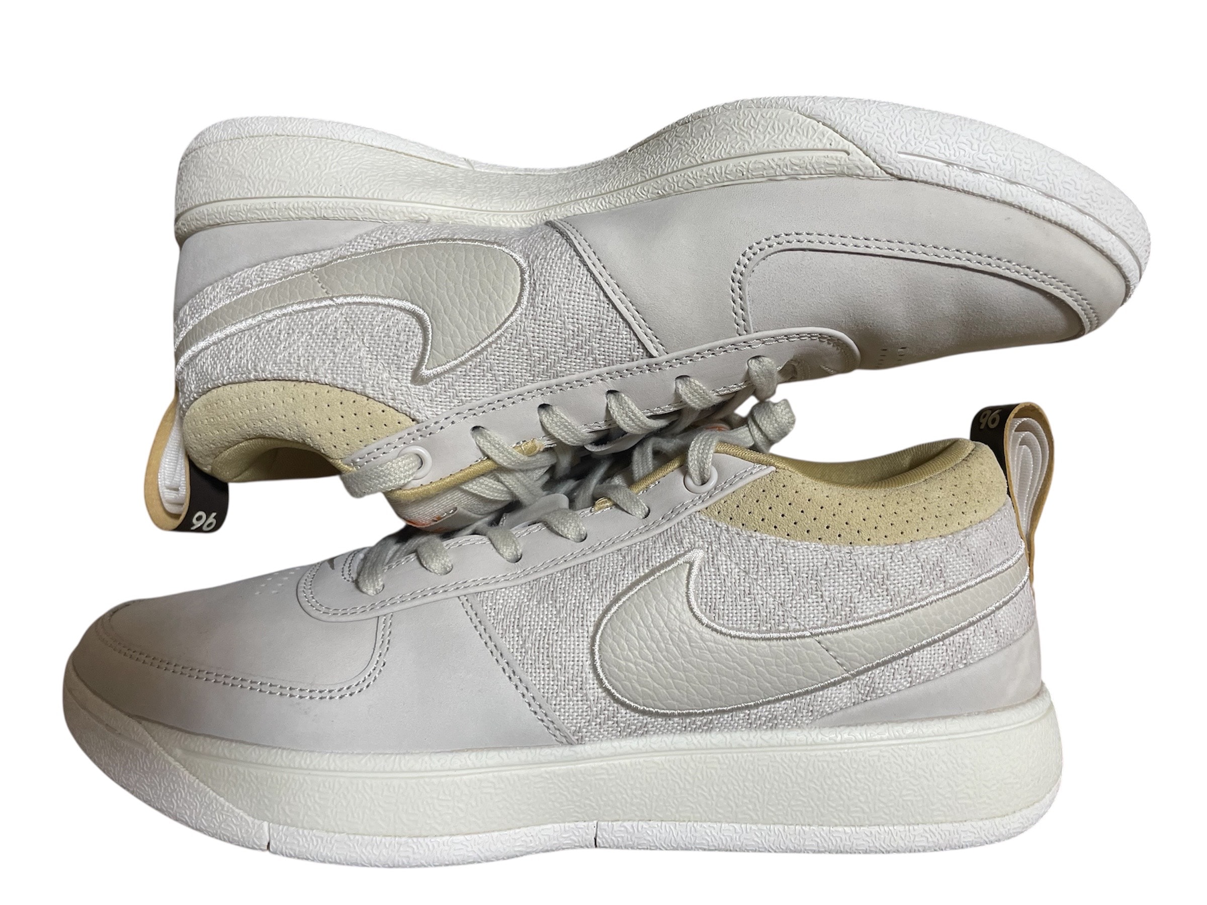 ナイキ ブック1 EP "ライトオールウッドブラウン"