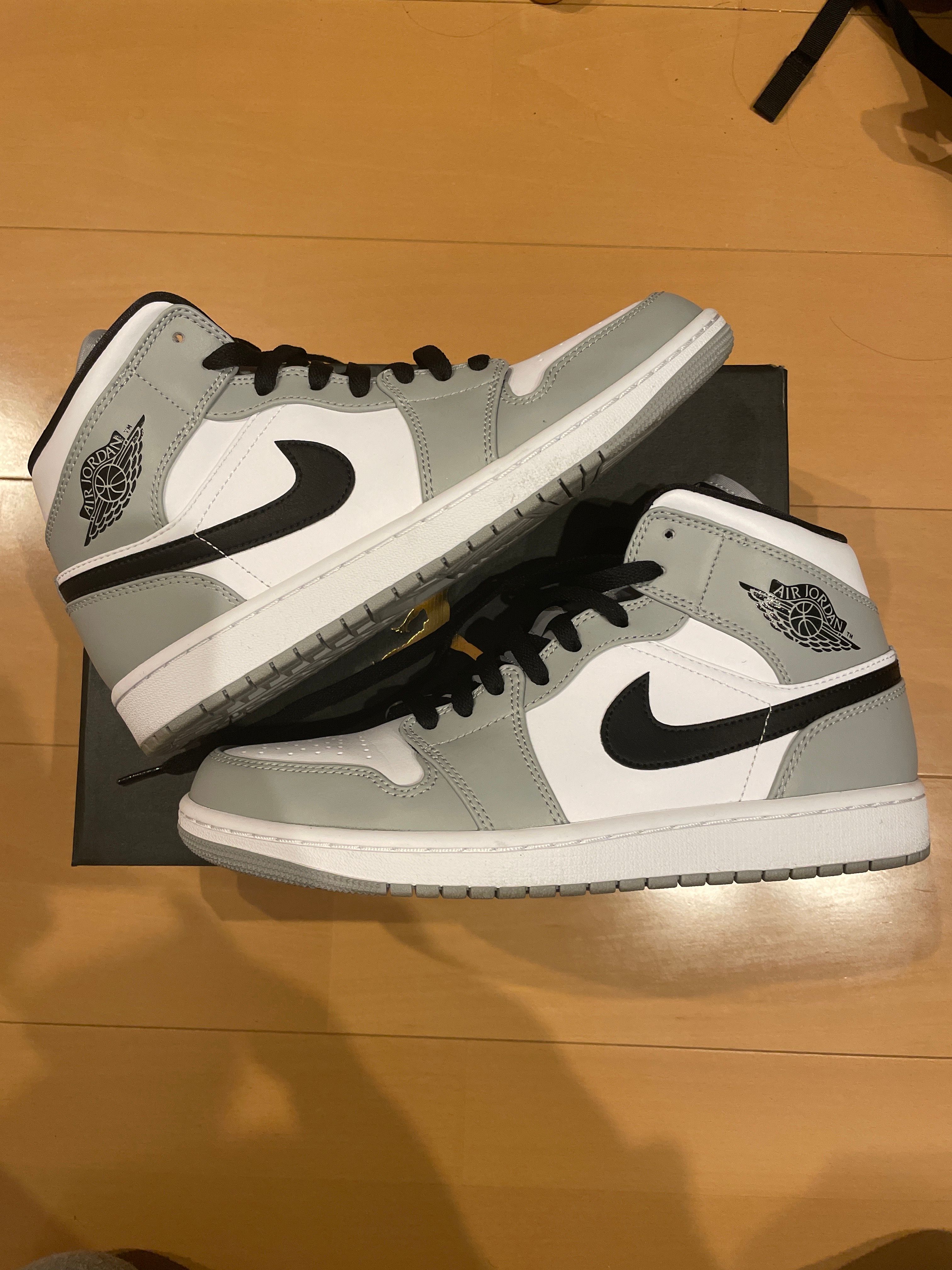 Nike Air Jordan 1 Mid "Light Smoke Grey/White/Black"