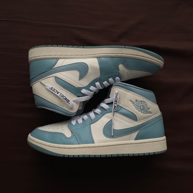 Nike Women's Air Jordan 1 Mid "University Blue"