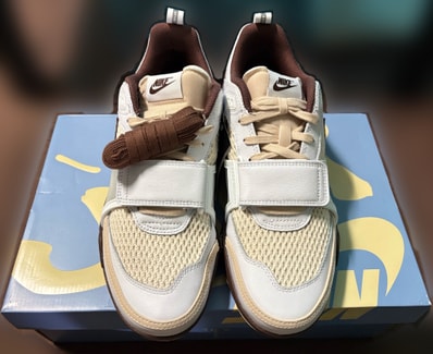 Travis Scott × Nike Zoom Field Jaxx "White and Light Chocolate"