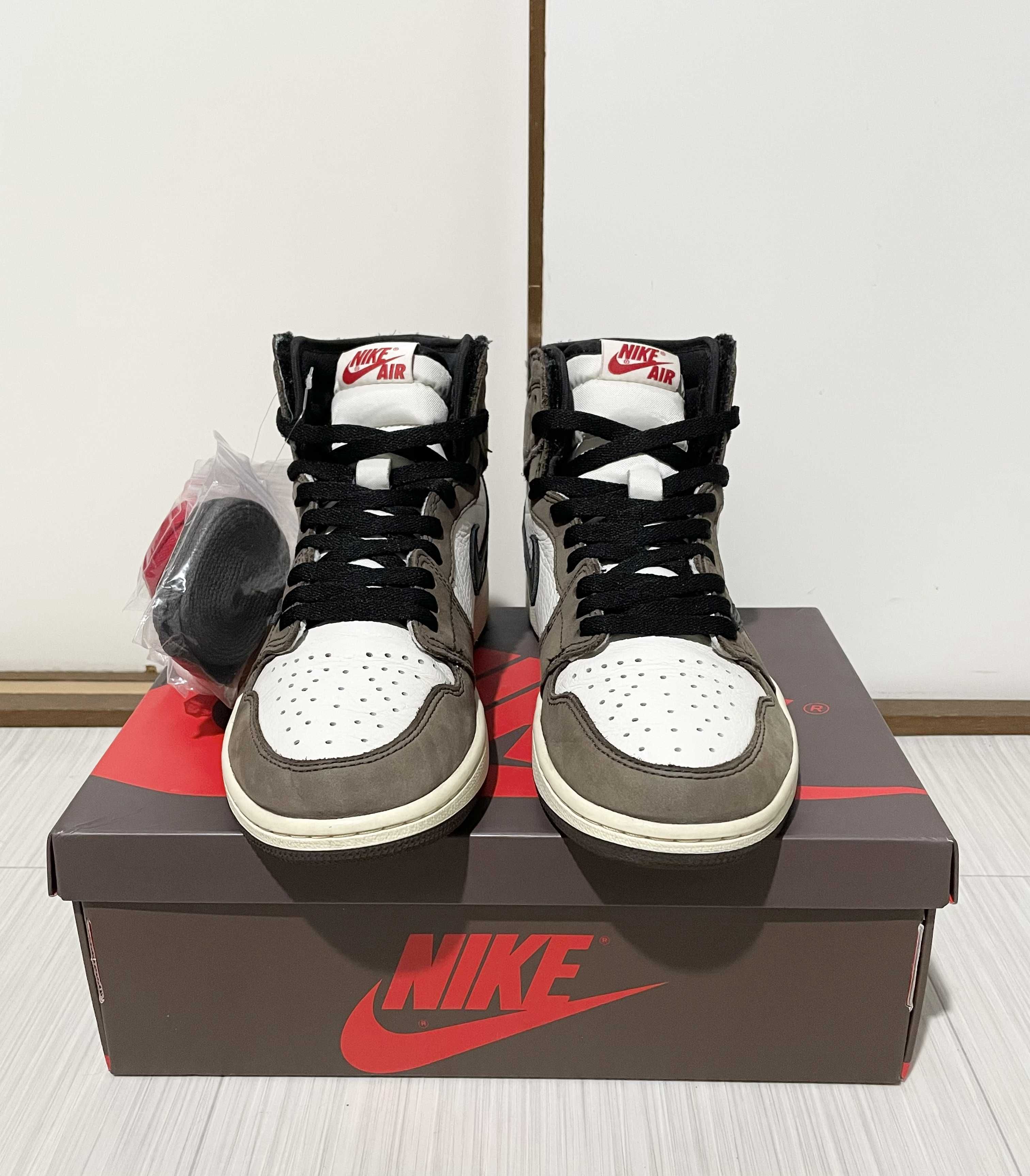 Travis Scott × Nike Air Jordan 1 Retro High OG TS SP "Sail/Dark Mocha"