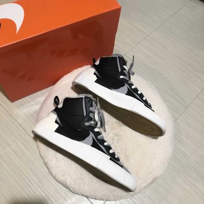 sacai × NIKE BLAZER MID "BLACK/WOLF GREY/WHITE"