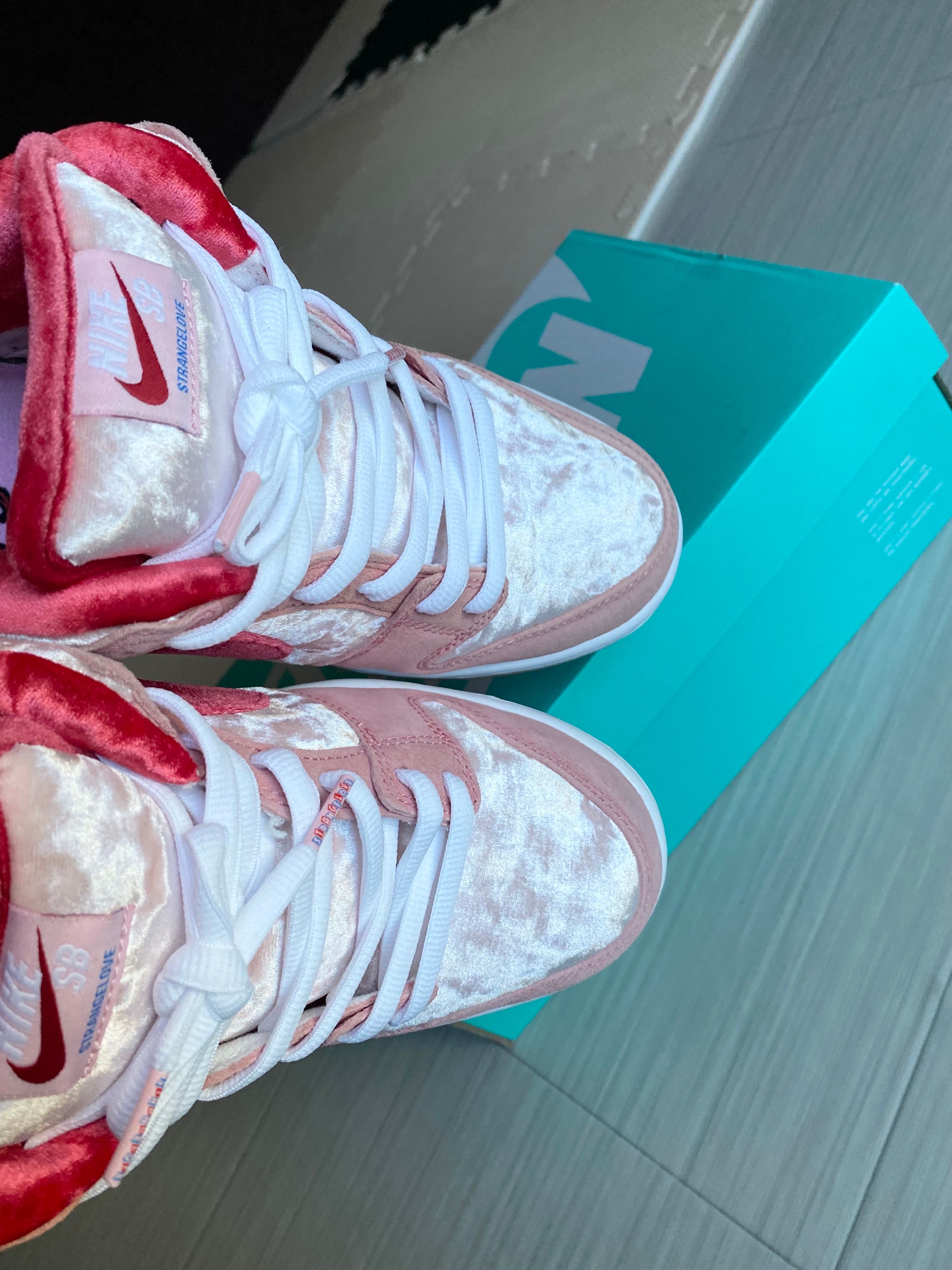 Strangelove × Nike SB Dunk Low "Valentine’s Day"