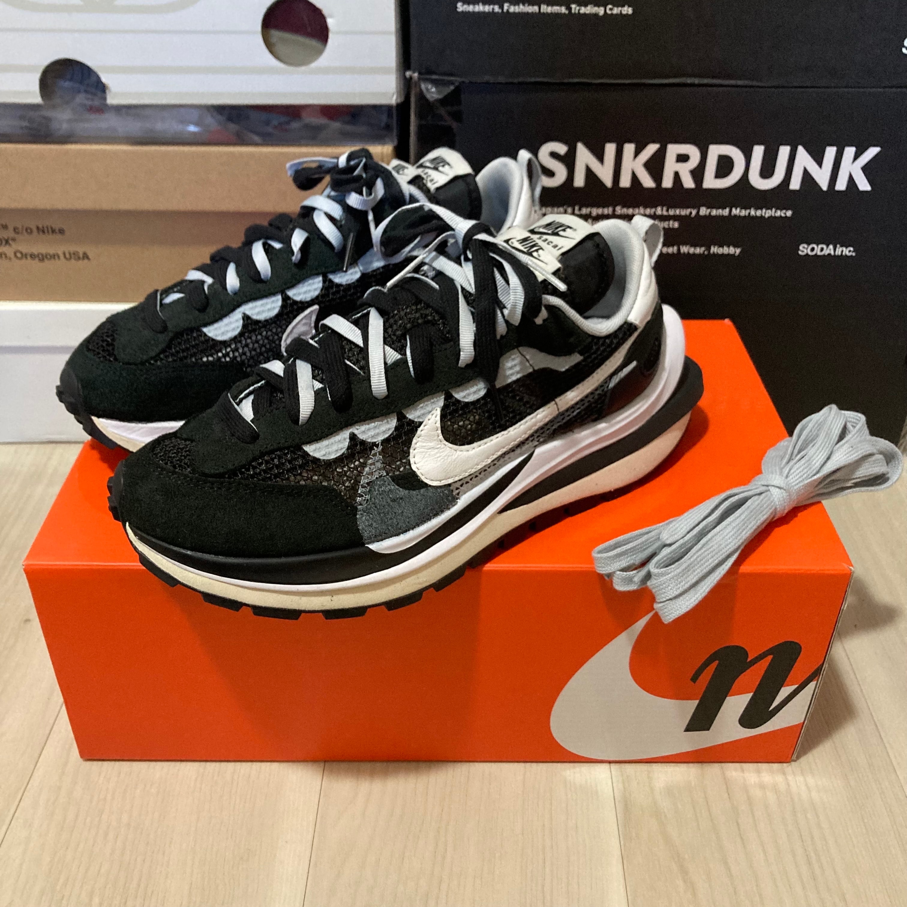 サカイ × ナイキ ヴェイパーワッフル 'ブラックアンドホワイト