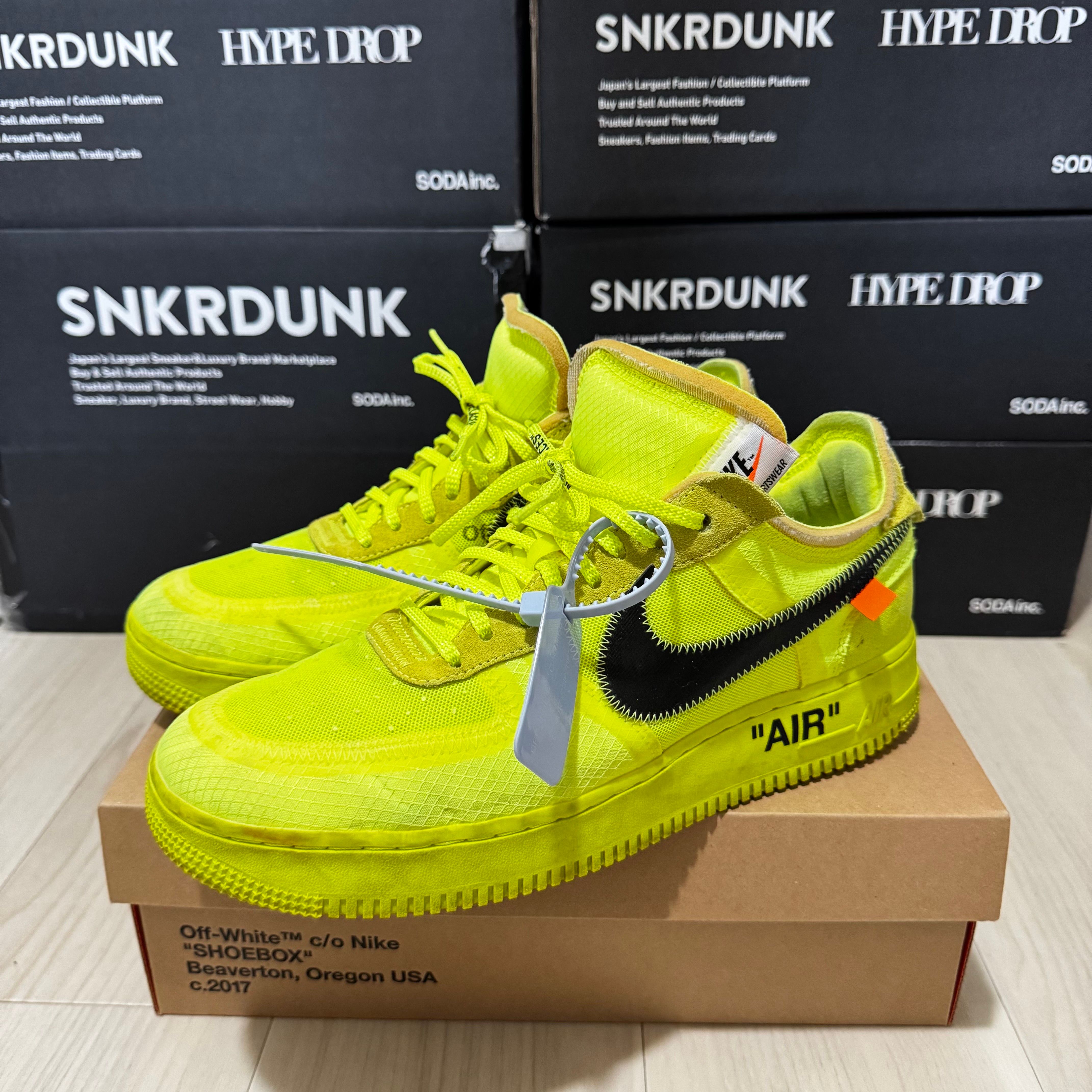 Off-White × Nike Air Force 1 Low "Volt"