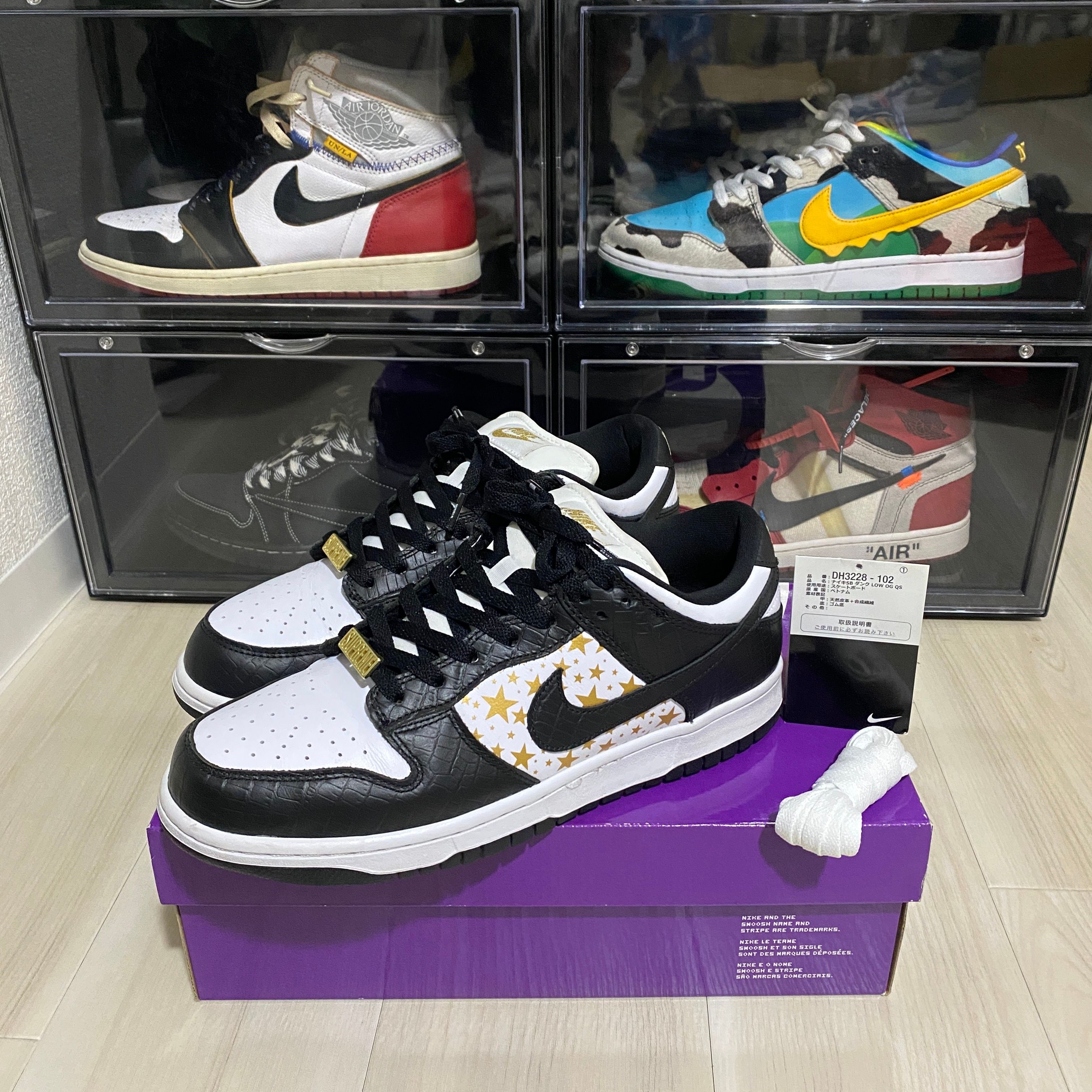 Supreme × Nike SB Dunk Low OG QS Gold Stars "White/Black"